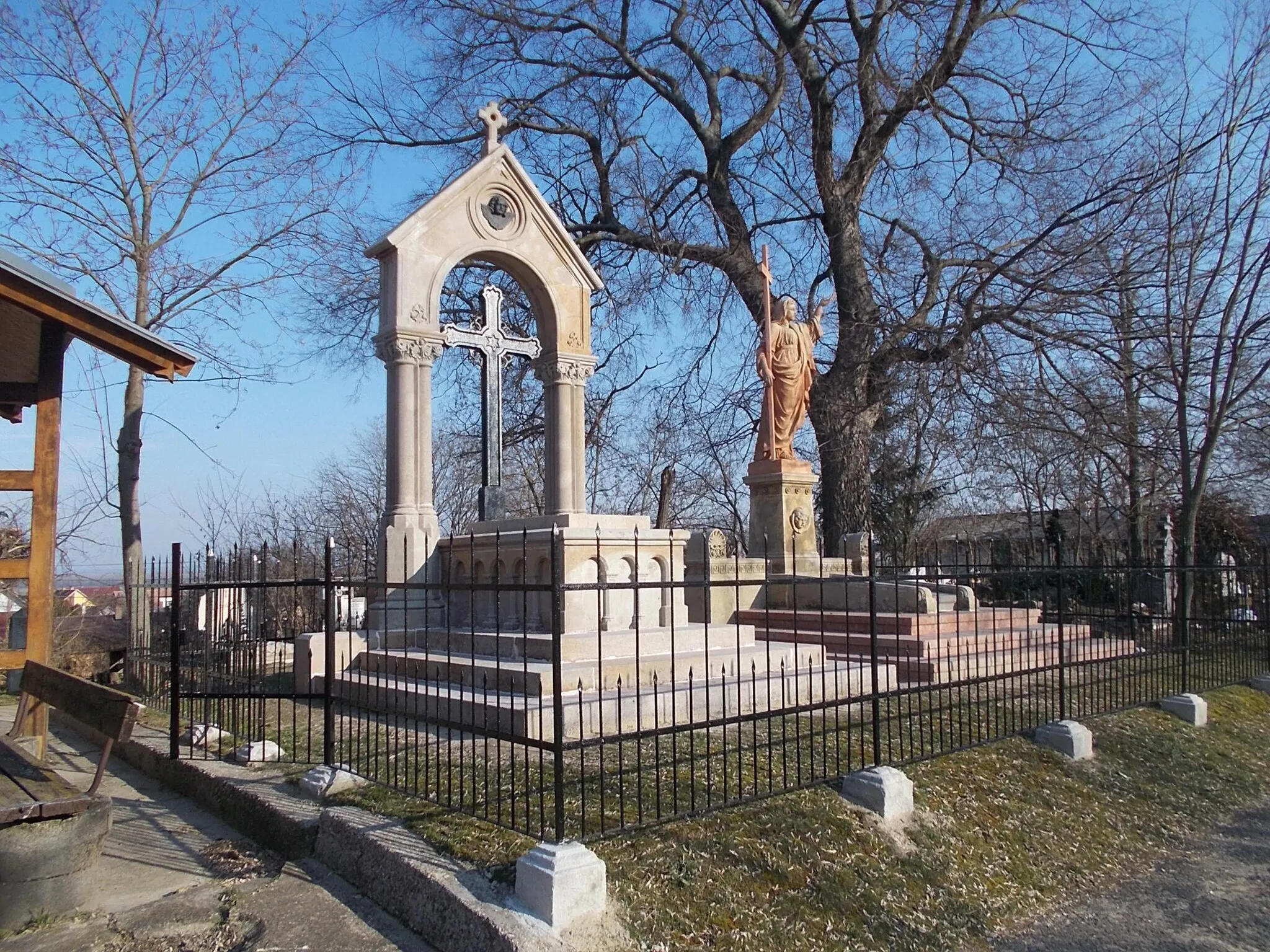 Photo showing: Grave memorial and crypt to Mihály Pollack †1855 and his wife Magdolna Eger. The romantic-style tomb, made in 1857, was designed by Miklós Ybl, the crypt was originally covered with an inscribed bronze sarcophagus, which has disappeared and has been closed by a stone slab since its restoration in 1954. The cast-iron cross, standing on a sarcophagus raised by three steps, is flanked by two bundles of columns with a tympanon on top. Listed. Located in Tahitótfalu Catholic (and Jewish) Cemetery elsewhere Béke Road Cemetery - Zrínyi Street, Szentendre Island, Tahitótfalu, Pest County, Hungary