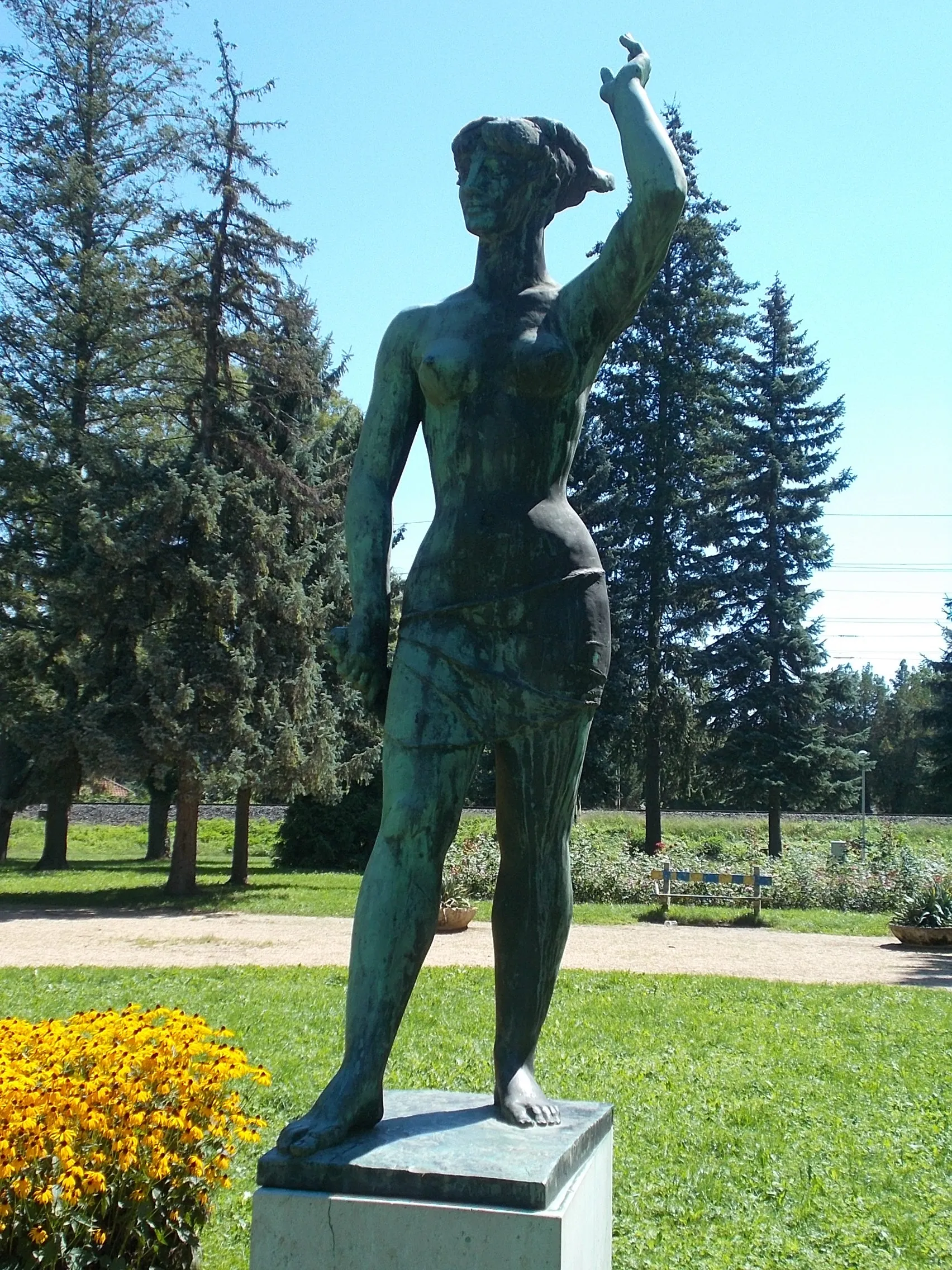 Photo showing: : Spring Statue /other name Waving/ by János Pándi Kiss (1966, replica) - Béke liget (Béke Grove), Zalaegerszeg, Zala County, Hungary