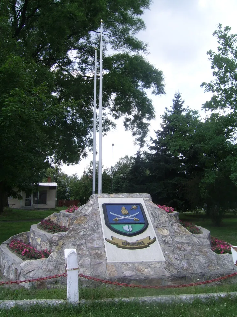 Photo showing: Flagpole, Tápióbicske, Hungary