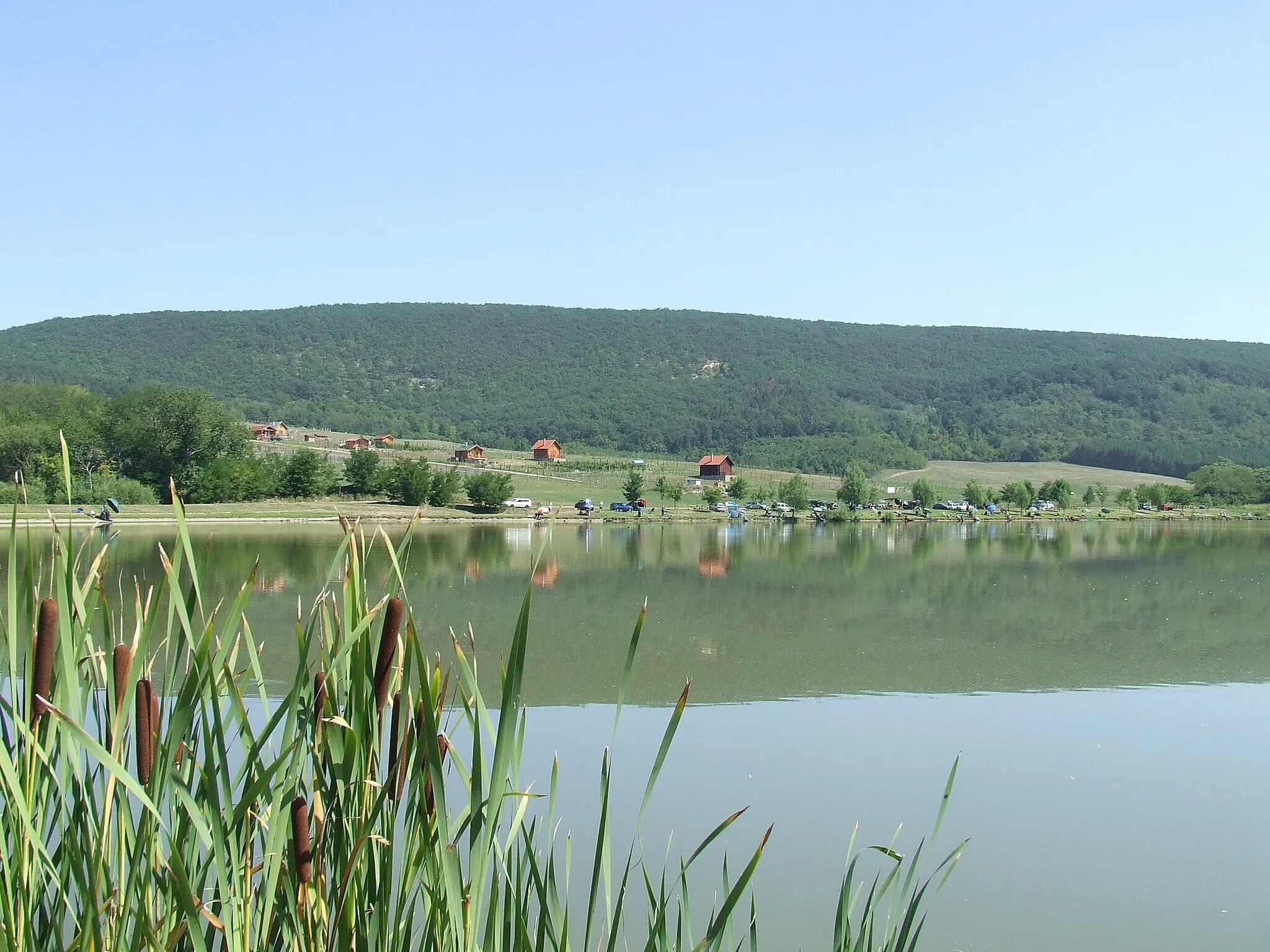 Photo showing: Hungary, Alsópetény, Cser lake