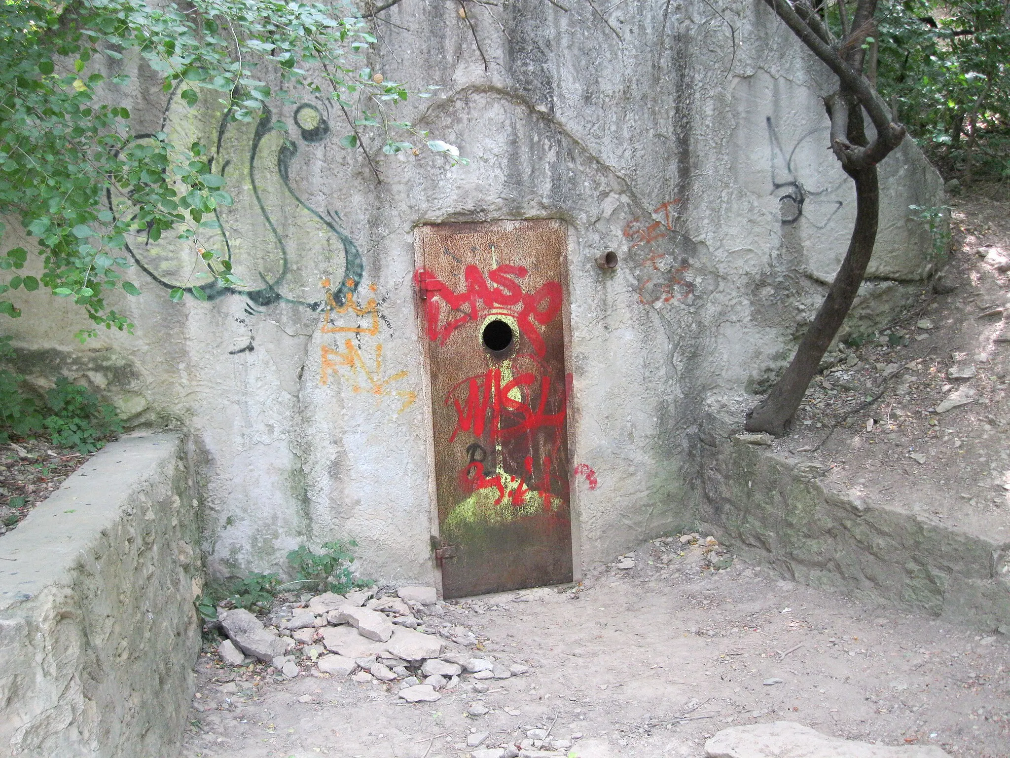 Photo showing: Entrance of the Mátyás-hegy Cave