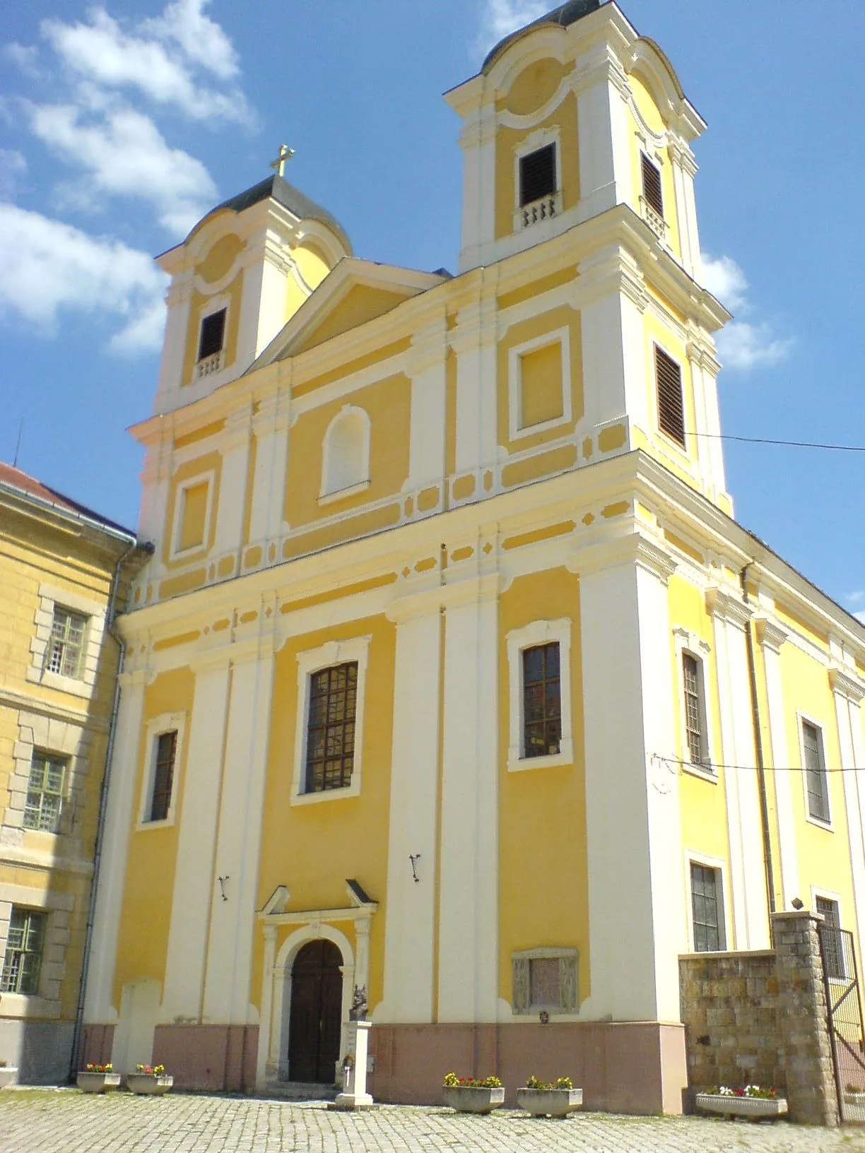 Photo showing: A Magyarok Nagyasszonya Plébániatemplom Márianosztrán (búcsújáró kegyhely). Épült 1719 és 1738 között