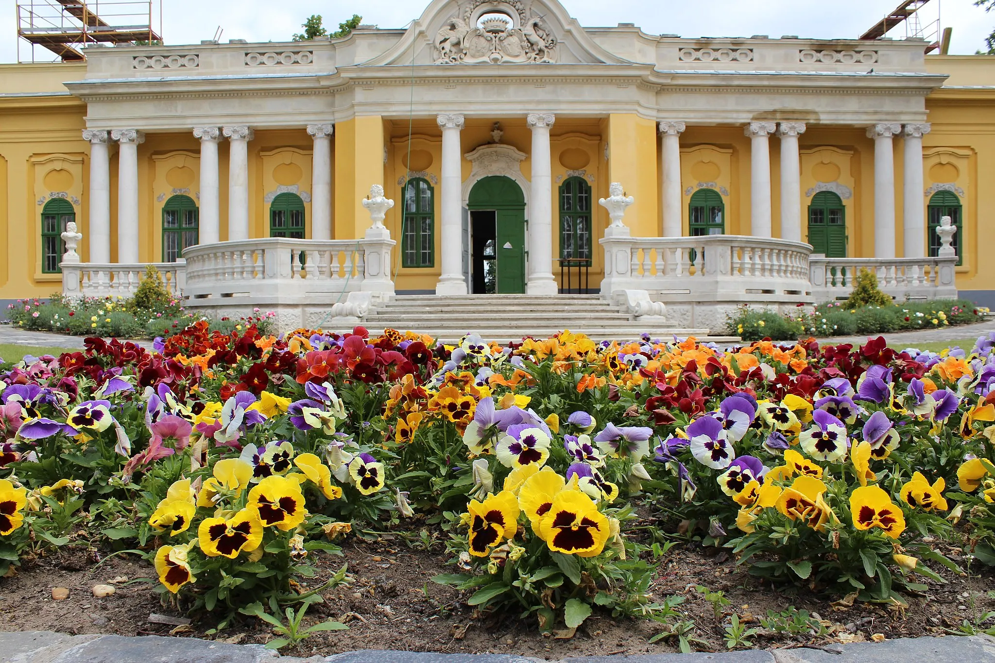 Photo showing: Podmaniczky–Vigyázó mansion, Budapest, Rákoskeresztúr
under reconstruction