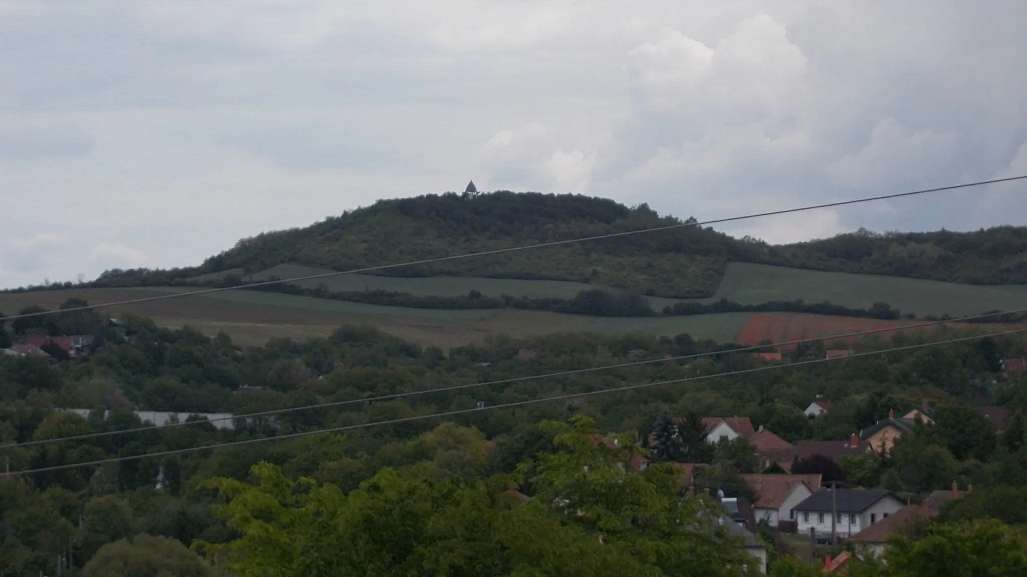 Photo showing: : Somlyó Hill (315m asl.) from Mogyoród sports complex- Mogyoród, Pest County, Hungary.