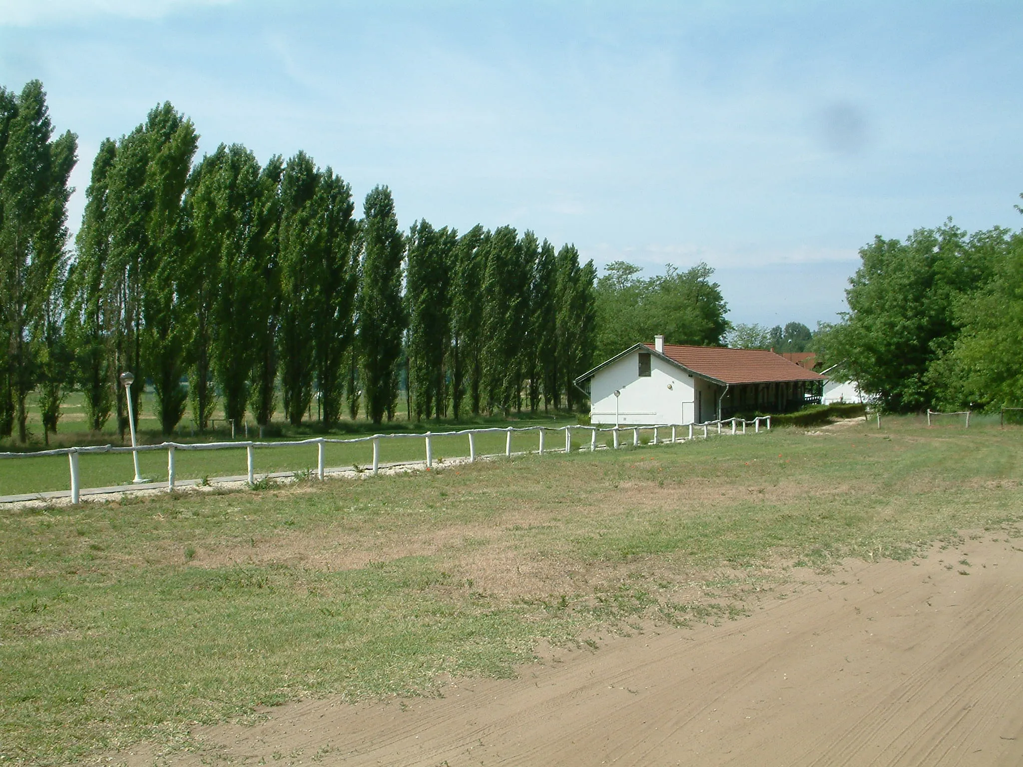 Photo showing: Pihenőpark hátulról