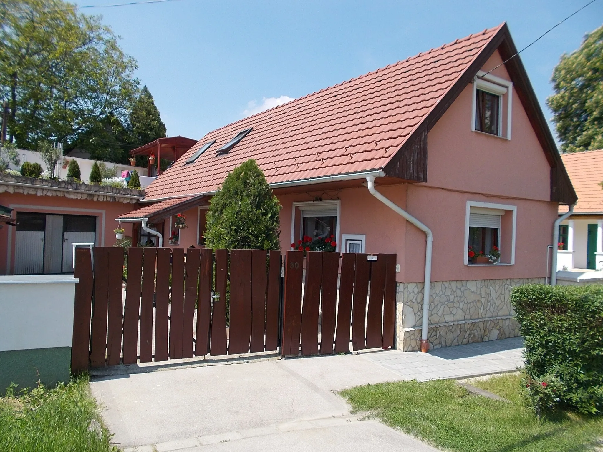Photo showing: House. - 90 Fő Street, Torbágy, Biatorbágy, Pest County, Hungary.