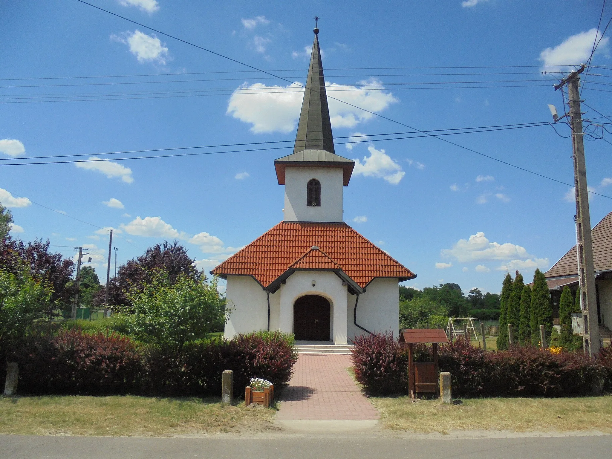 Photo showing: Újszilvás, református templom (alapkőletétel: 1994)