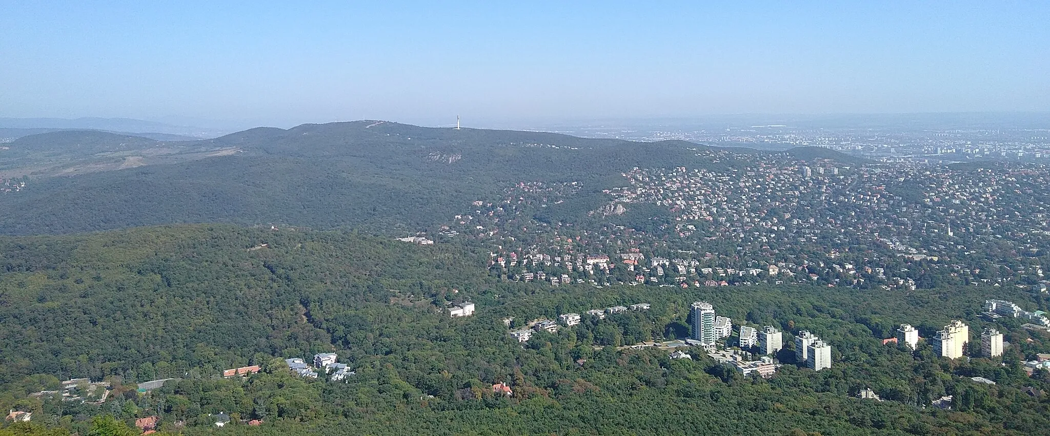 Photo showing: Hármashatár-hegy az Erzsébet-kilátóból