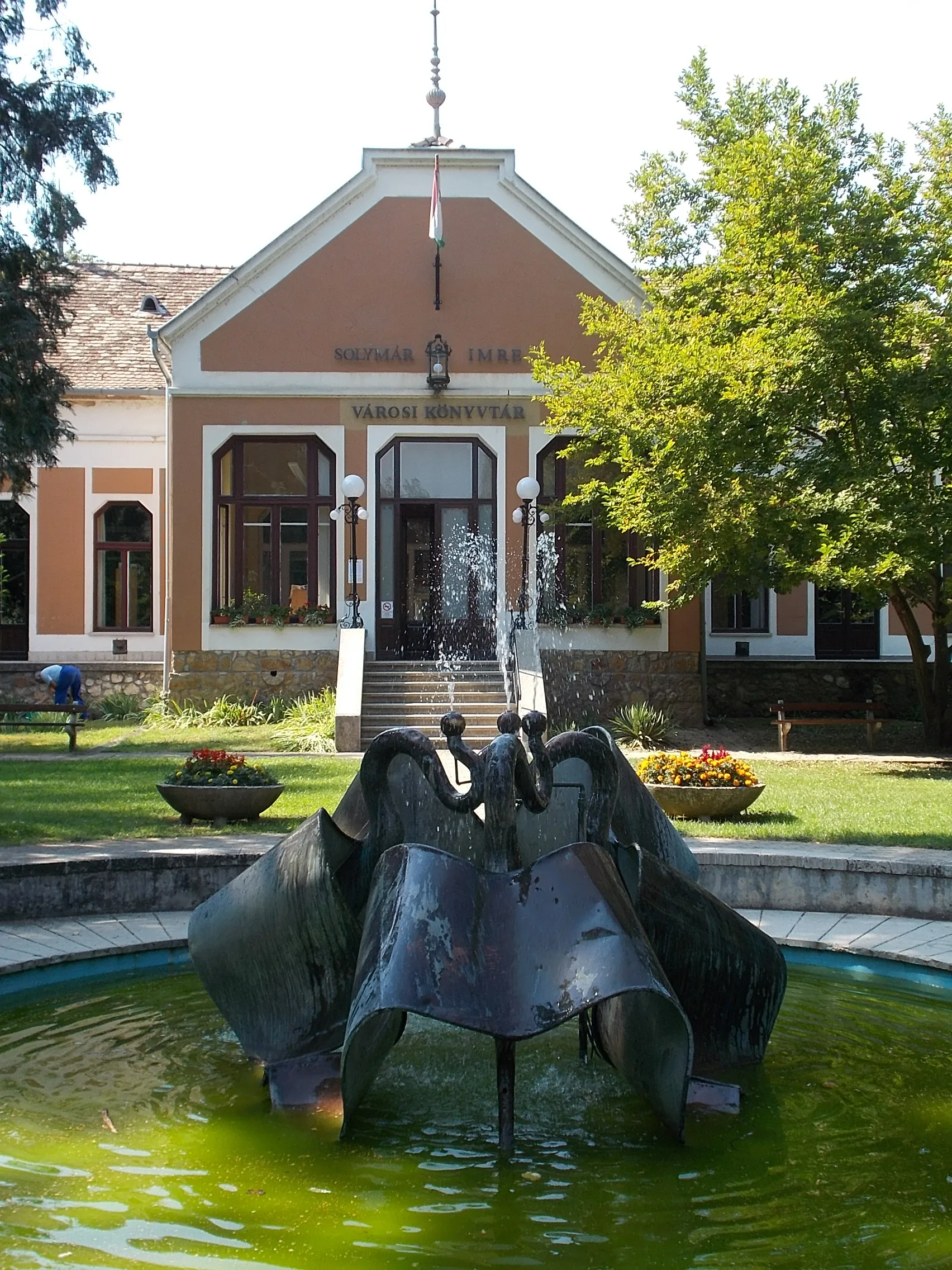 Photo showing: : 'Flamingos' Fountain in Percel Park (1982, fountain sculpture, ornament well, Modern, birds, Copper, stone, townscape significance). -  Percel Mór Street, Bonyhád, Tolna County, Hungary.