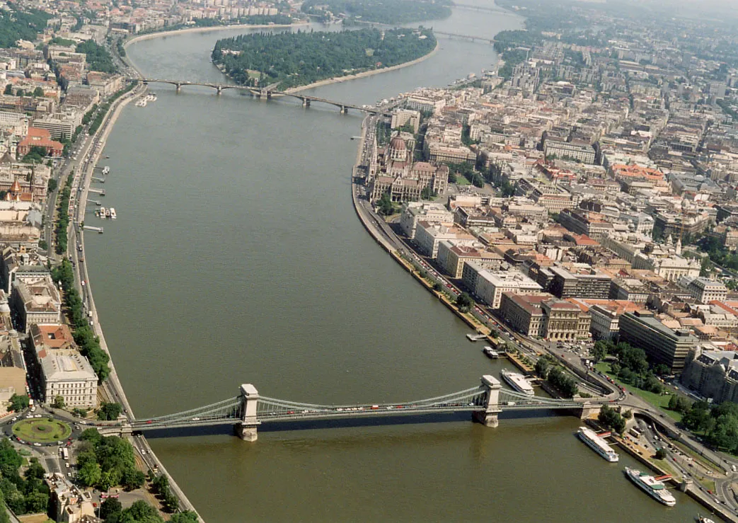Photo showing: Chain-Bridge - Budapest - Hungary - Europe