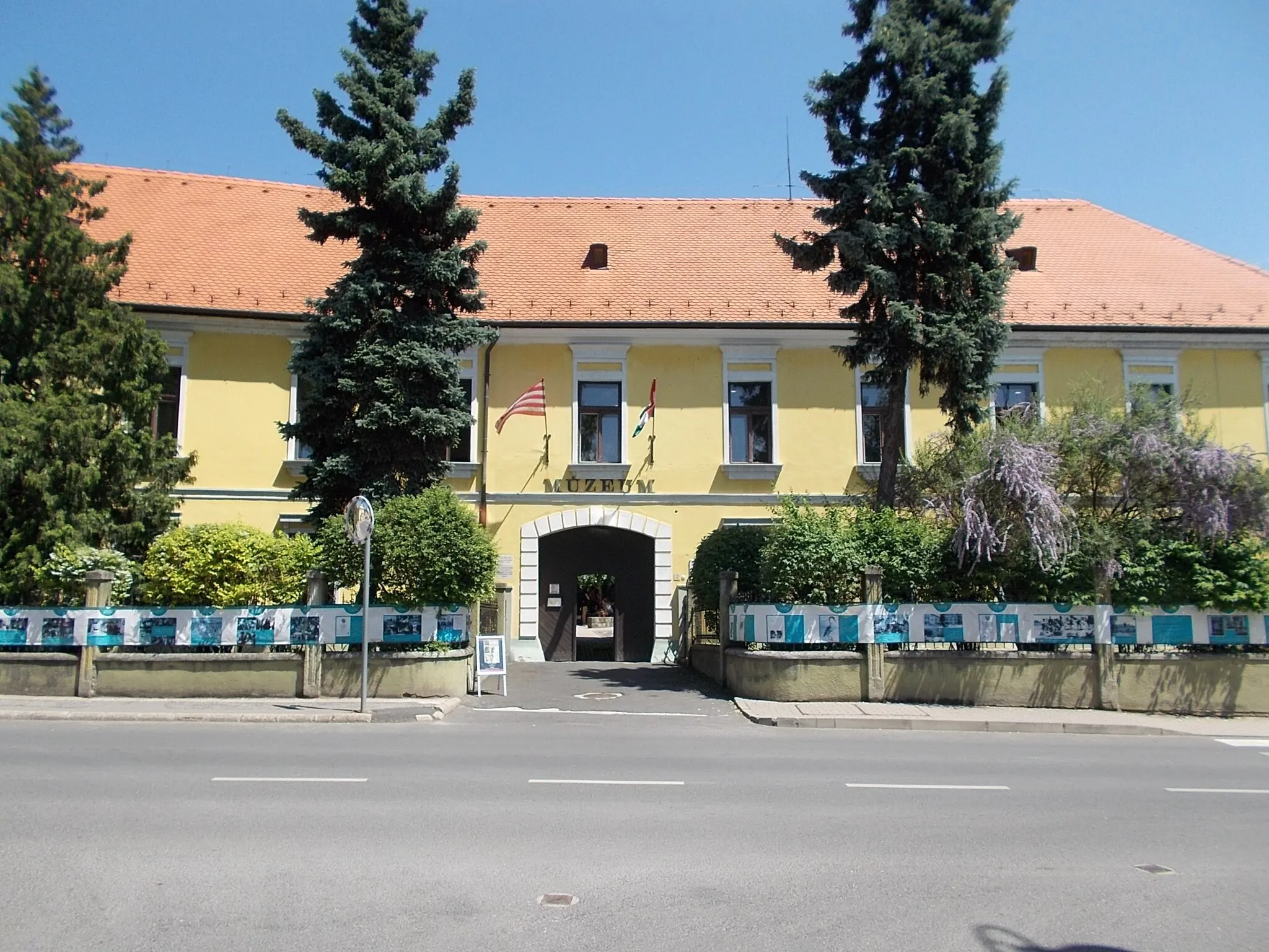 Photo showing: : Danube museum. -  Kölcsey Street, Esztergom, Komárom-Esztergom County, Hungary.