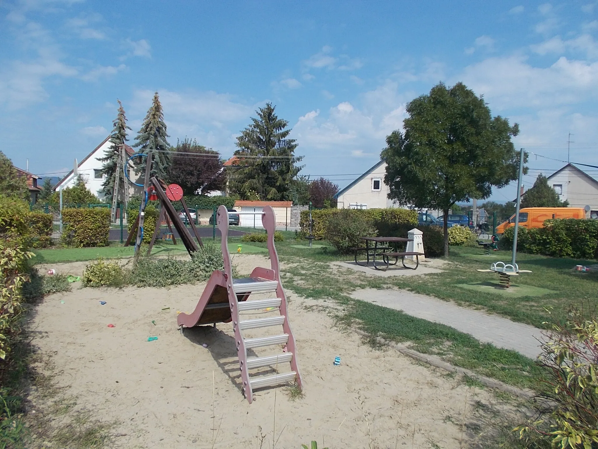 Photo showing: Playground - Rigó Street, Fecske Street, Cinege Street, Budakalász, Pest County, Hungary.