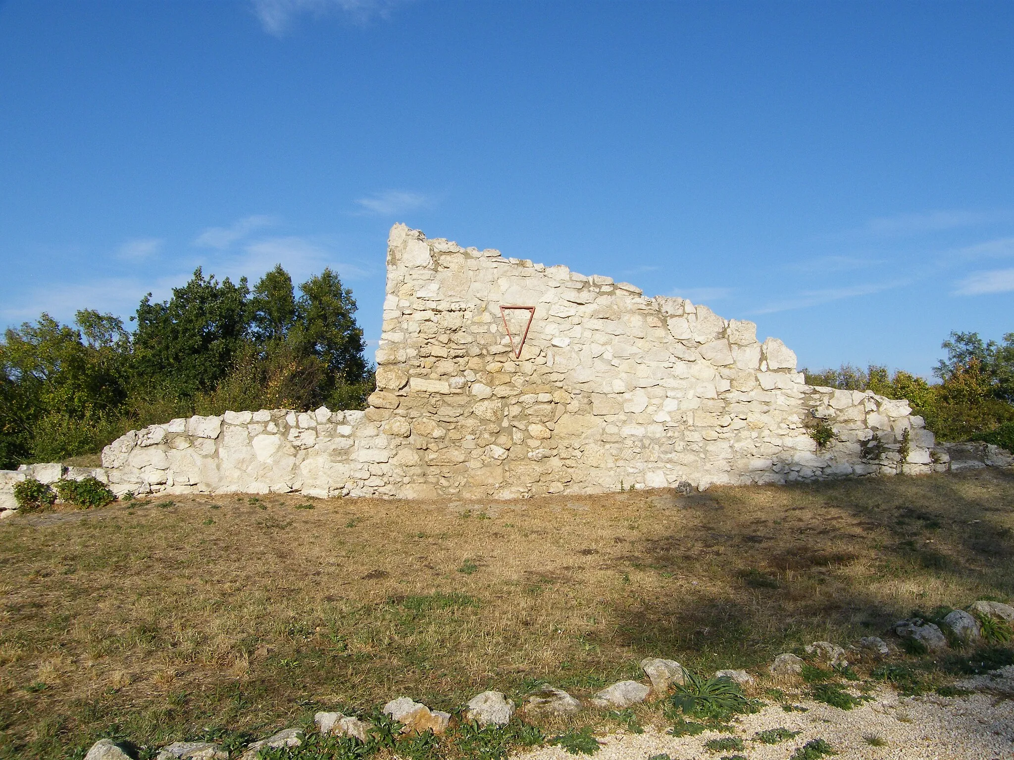 Photo showing: Kutyavár, vadászkastély romjai (Érd, Kutyavári utca 40-42.)