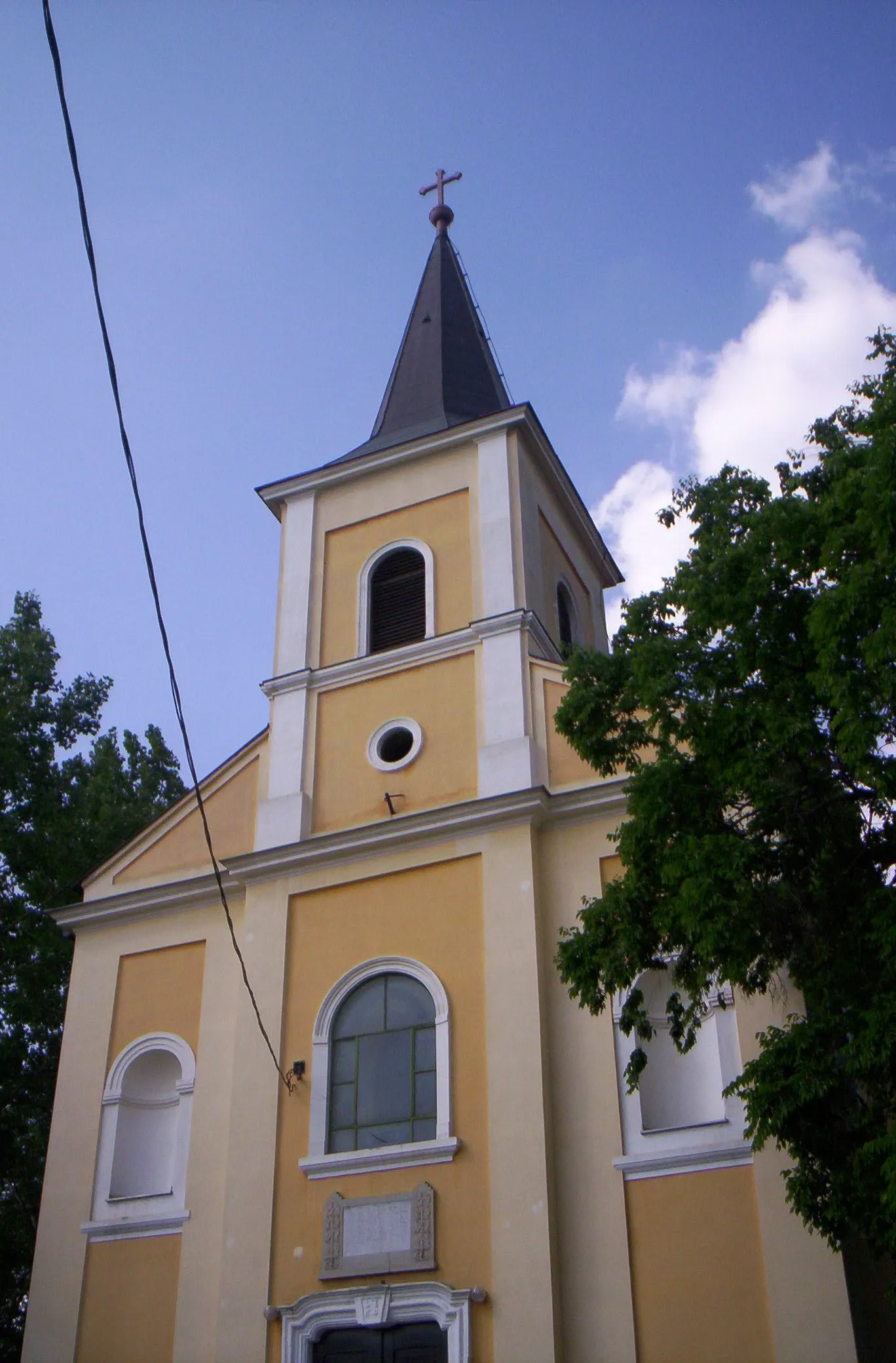 Photo showing: The church of Ecser.