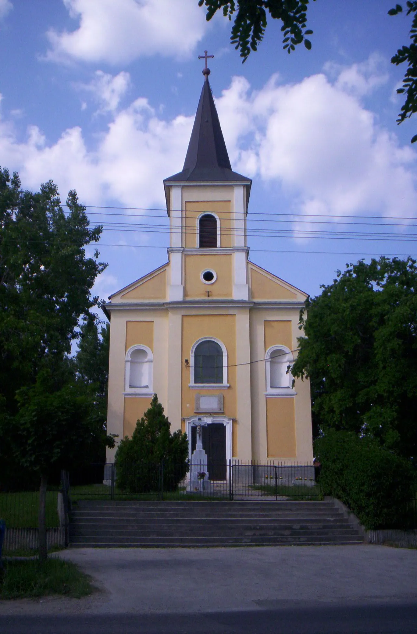 Photo showing: Church of Ecser