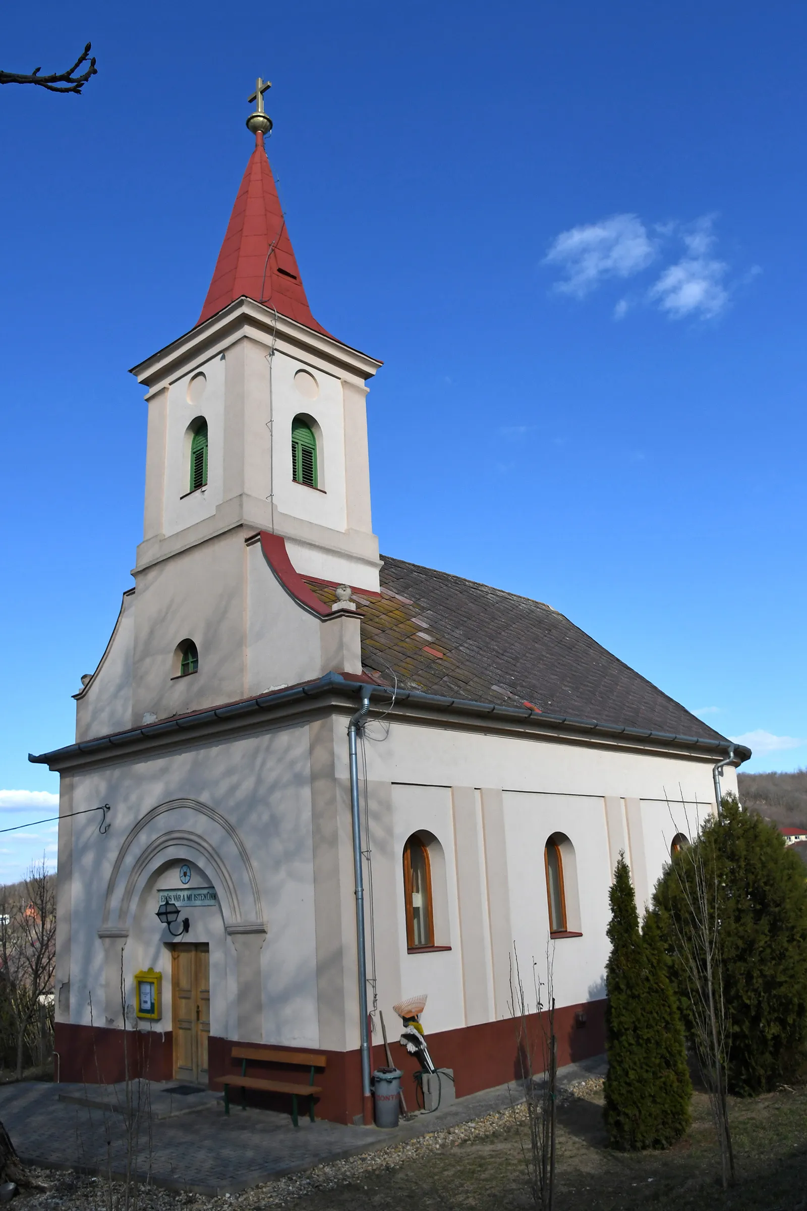 Photo showing: Lutheran church in Mende, Hungary