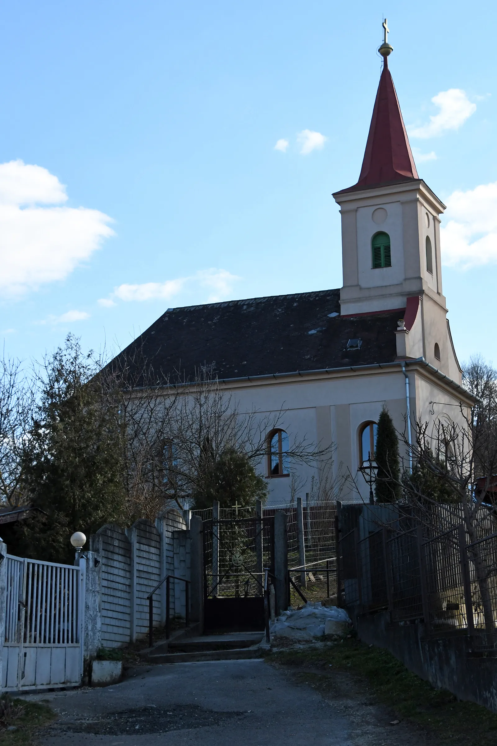 Photo showing: Lutheran church in Mende, Hungary