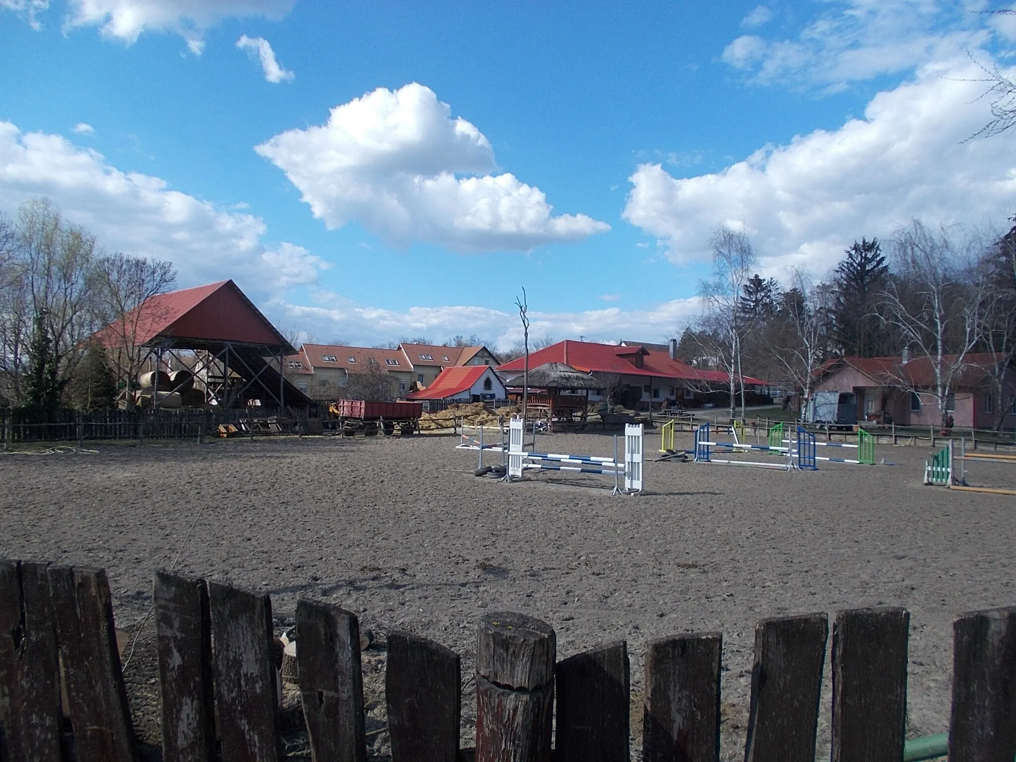 Photo showing: Horse farm - c. 30 Bajcsy-Zsilinszky Street, Gomba, Pest County, Hungary