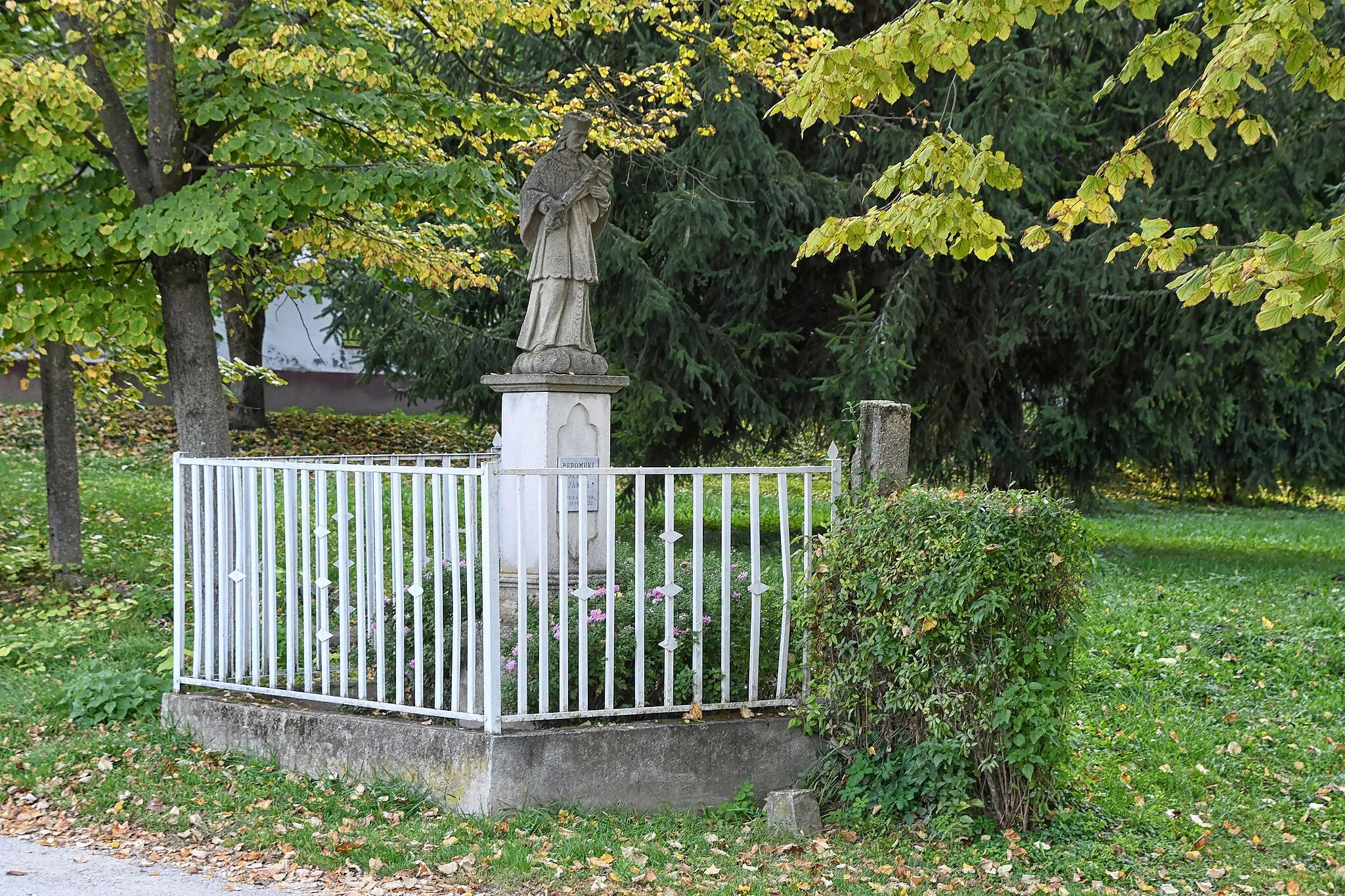 Photo showing: Statue of John of Nepomuk (Úri)