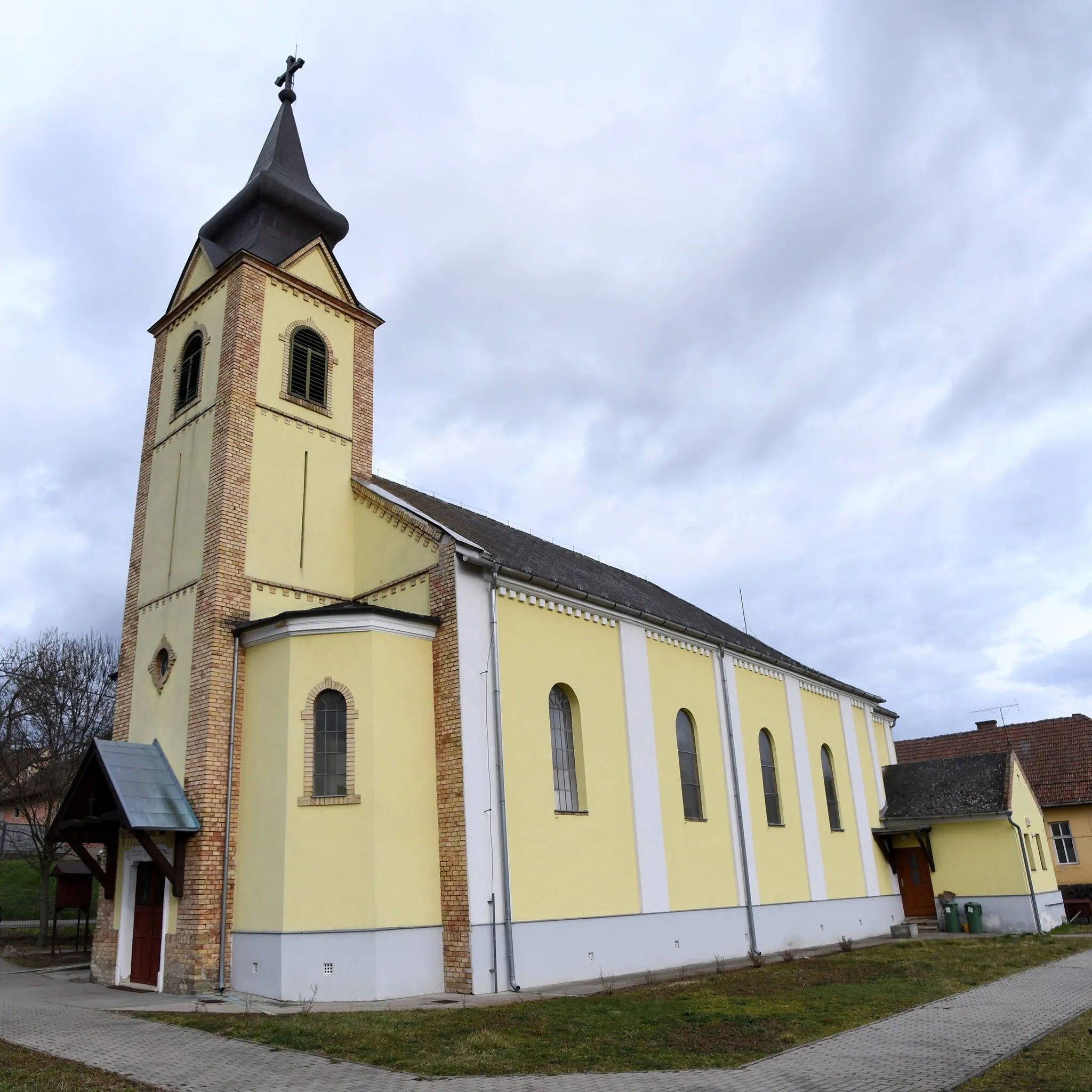 Photo showing: Roman Catholic church in Vácszentlászló, Hungary