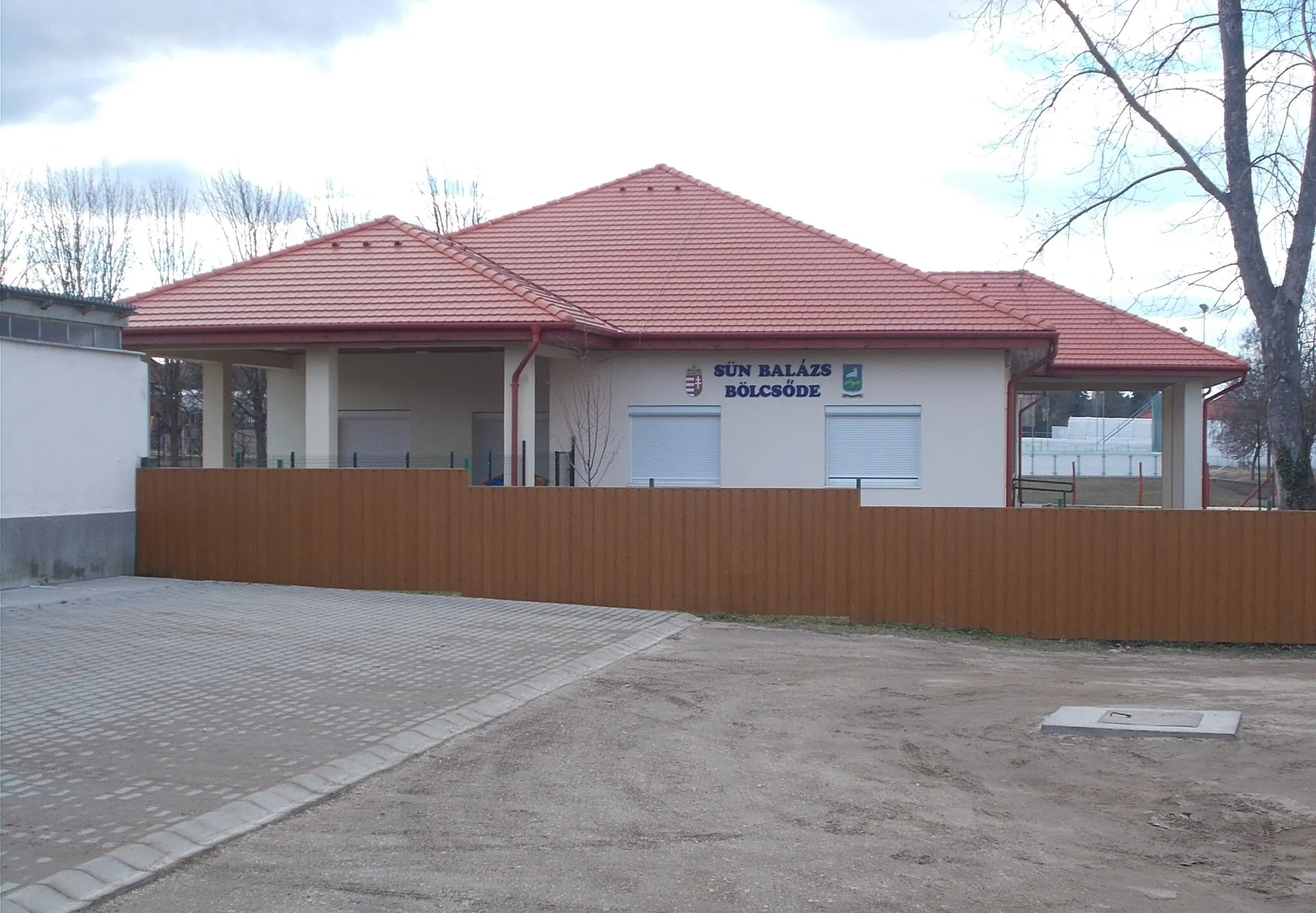 Photo showing: Sün Balázs Nursery (for 1-3 years old) - 143 Ady Endre Street, Hévízgyörk, Pest County, Hungary.