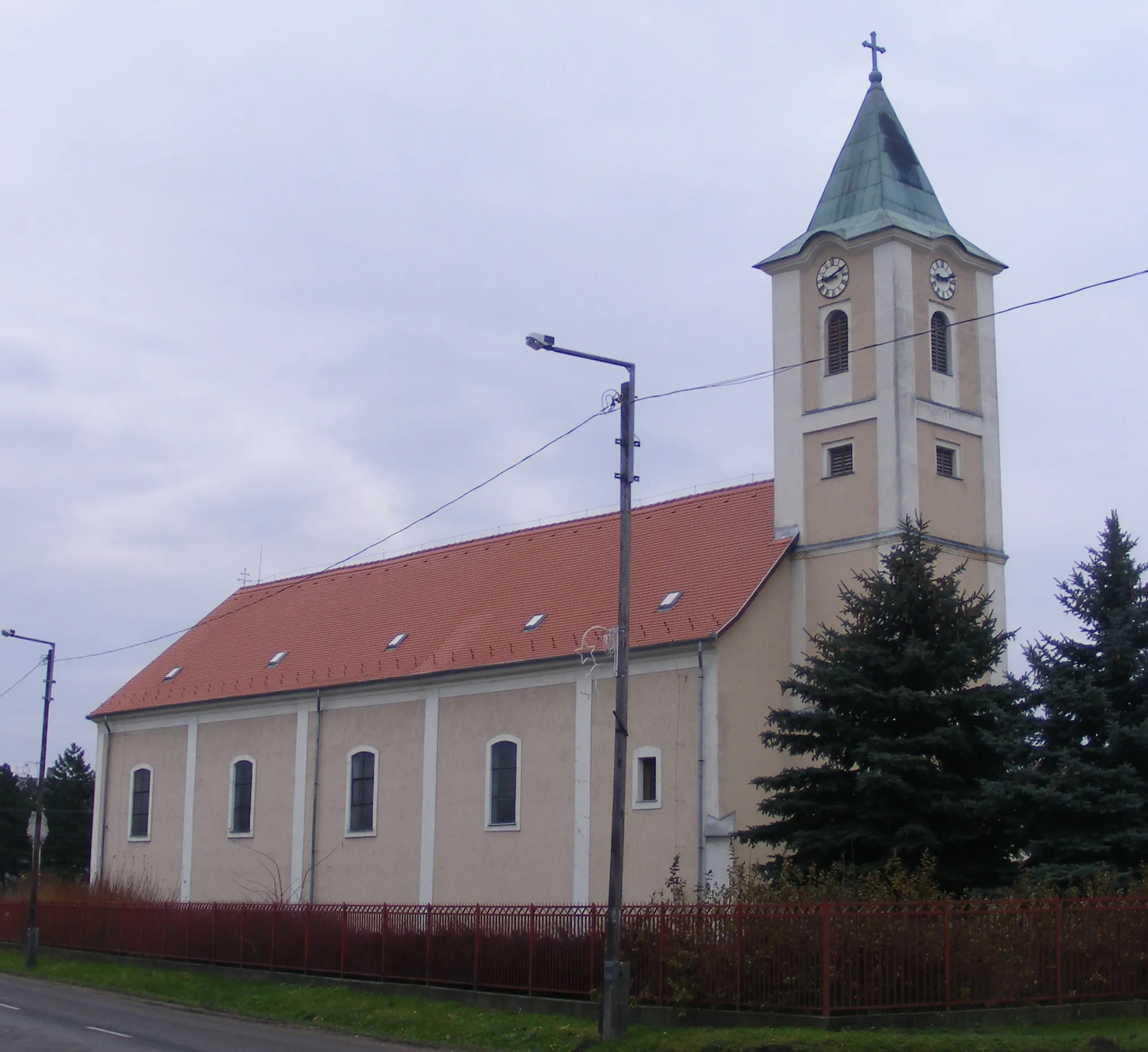 Photo showing: Hungary Galgahévíz. Cathoolic Church.