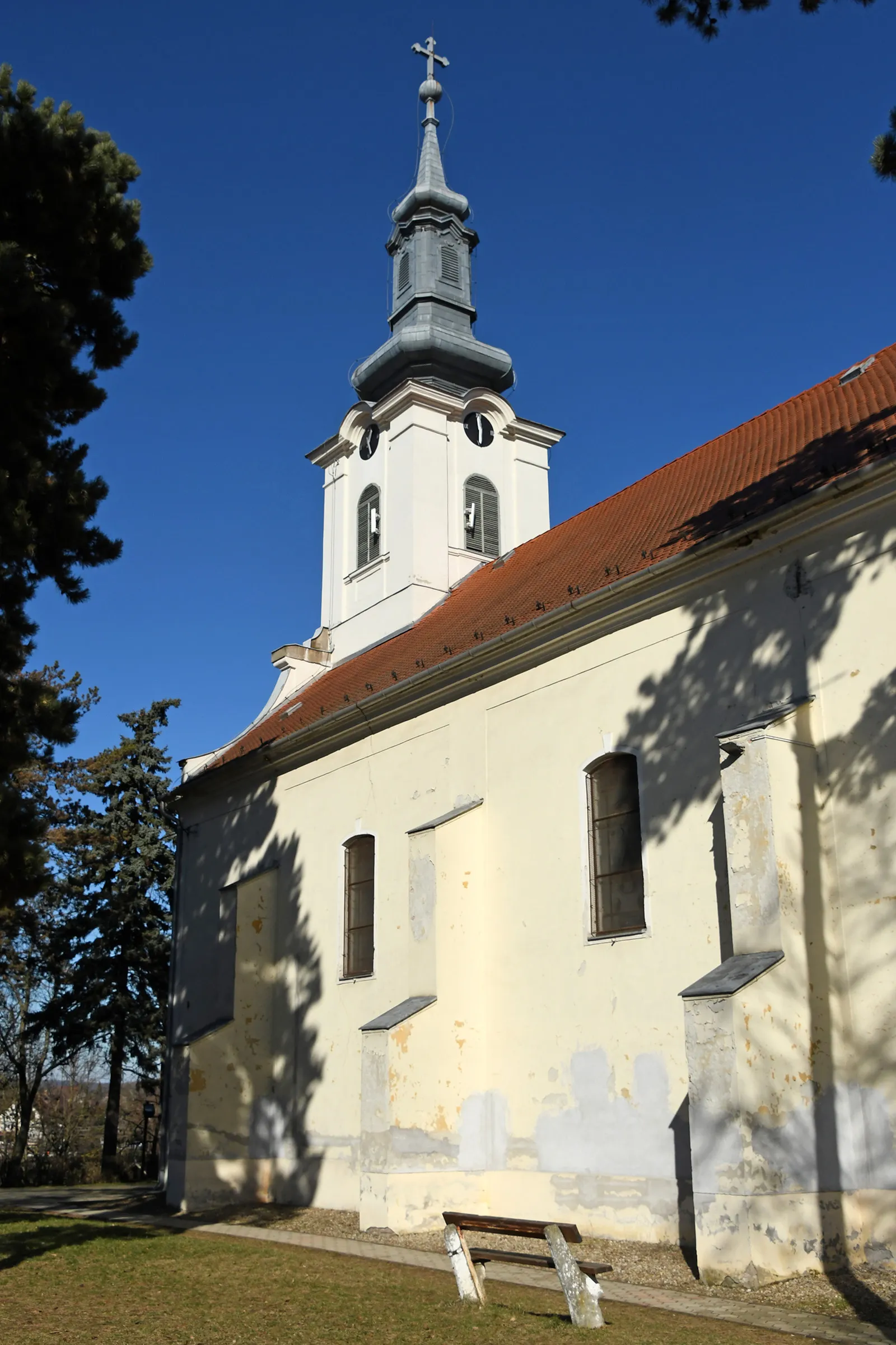 Photo showing: Roman Catholic church in Kálló, Hungary