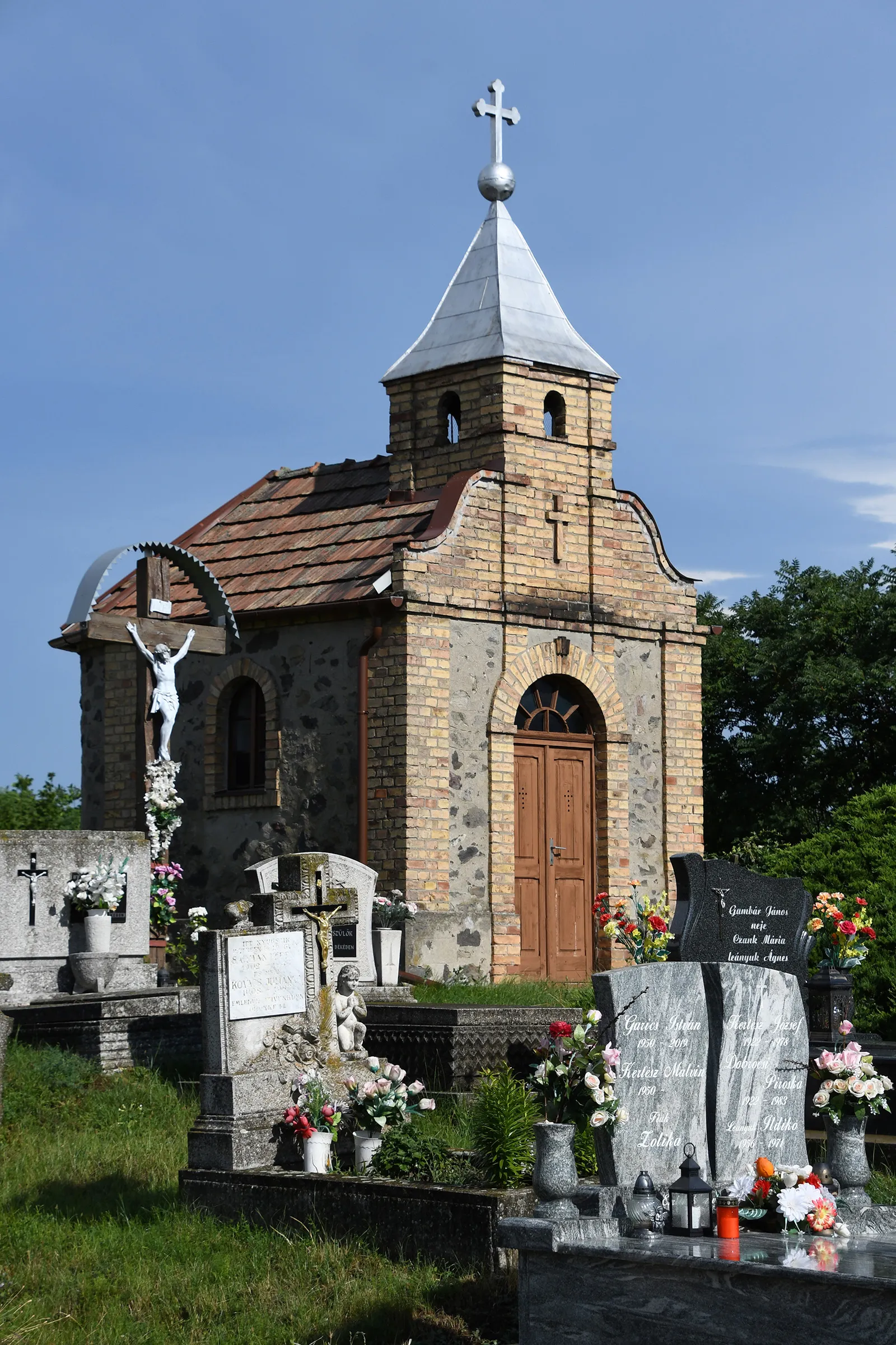 Photo showing: Cemetery chapel in Szarvasgede, Hungary