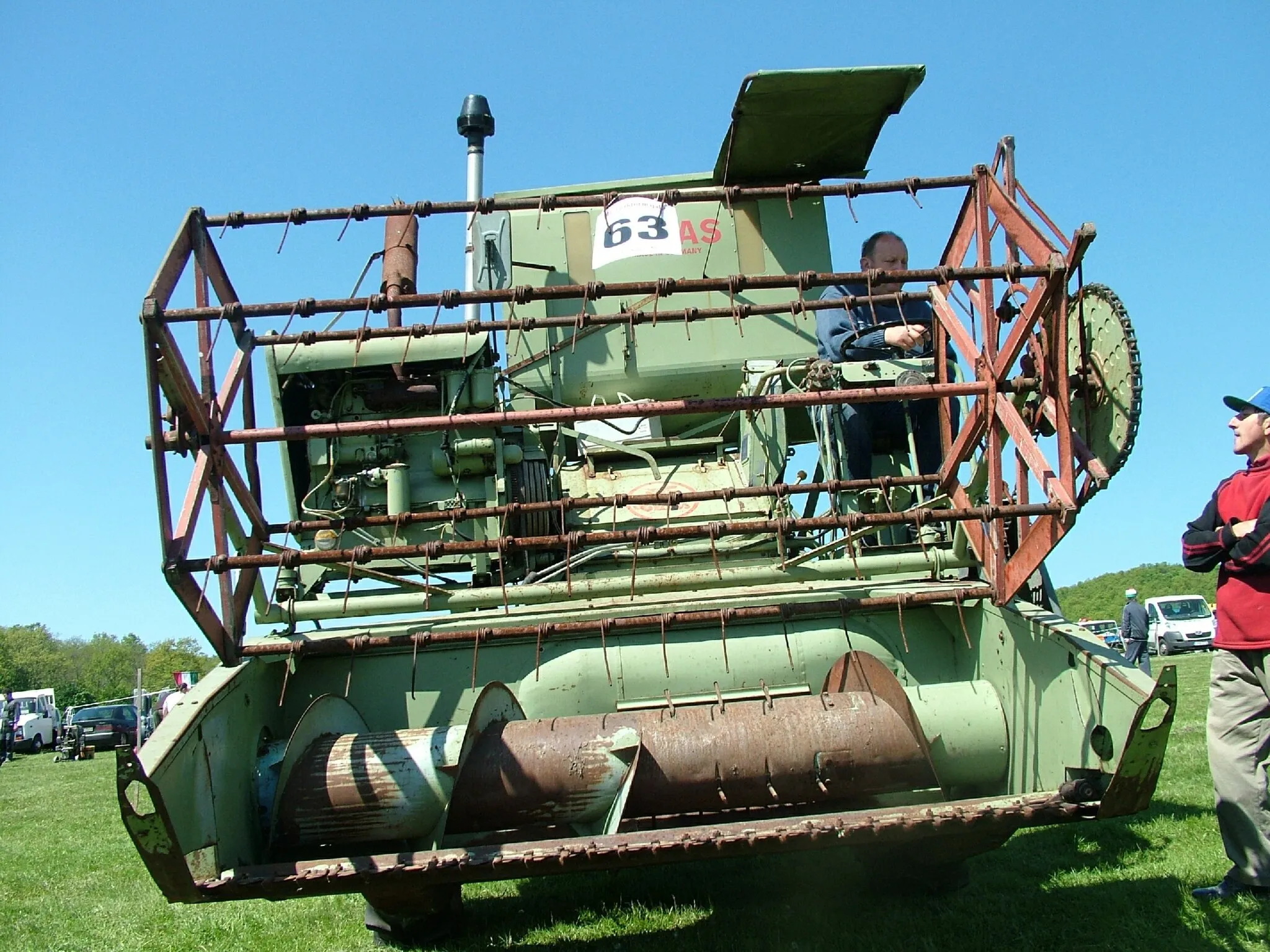 Photo showing: Claas combine harvester (built 1967, model Europa?), Traktormajális 2011, Bokor, Nógrád County, Hungary.