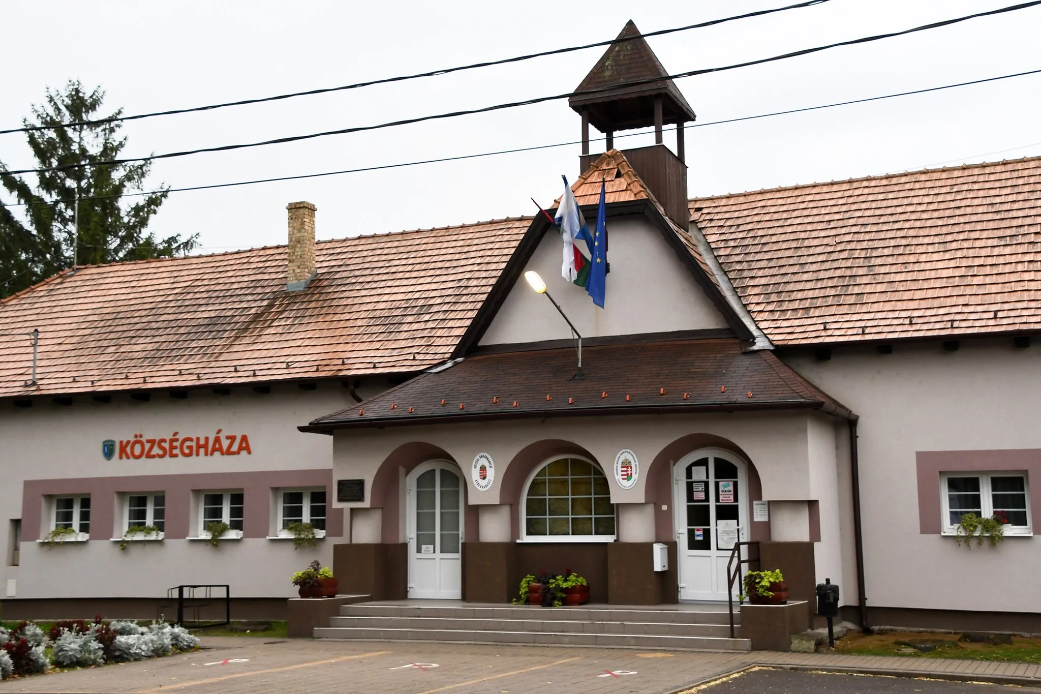 Photo showing: Village hall in Kerekharaszt, Hungary