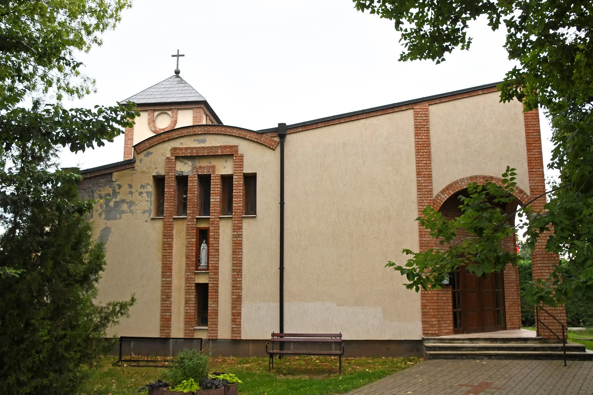 Photo showing: Roman Catholic church in Kerekharaszt, Hungary