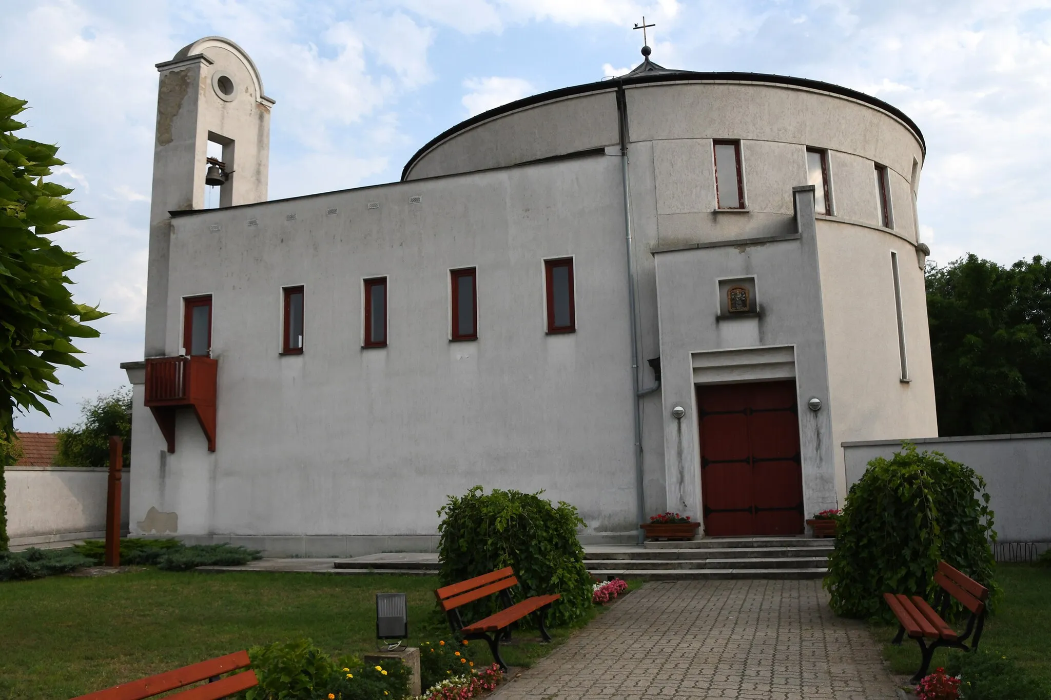 Photo showing: Roman Catholic church in Nyársapát, Hungary