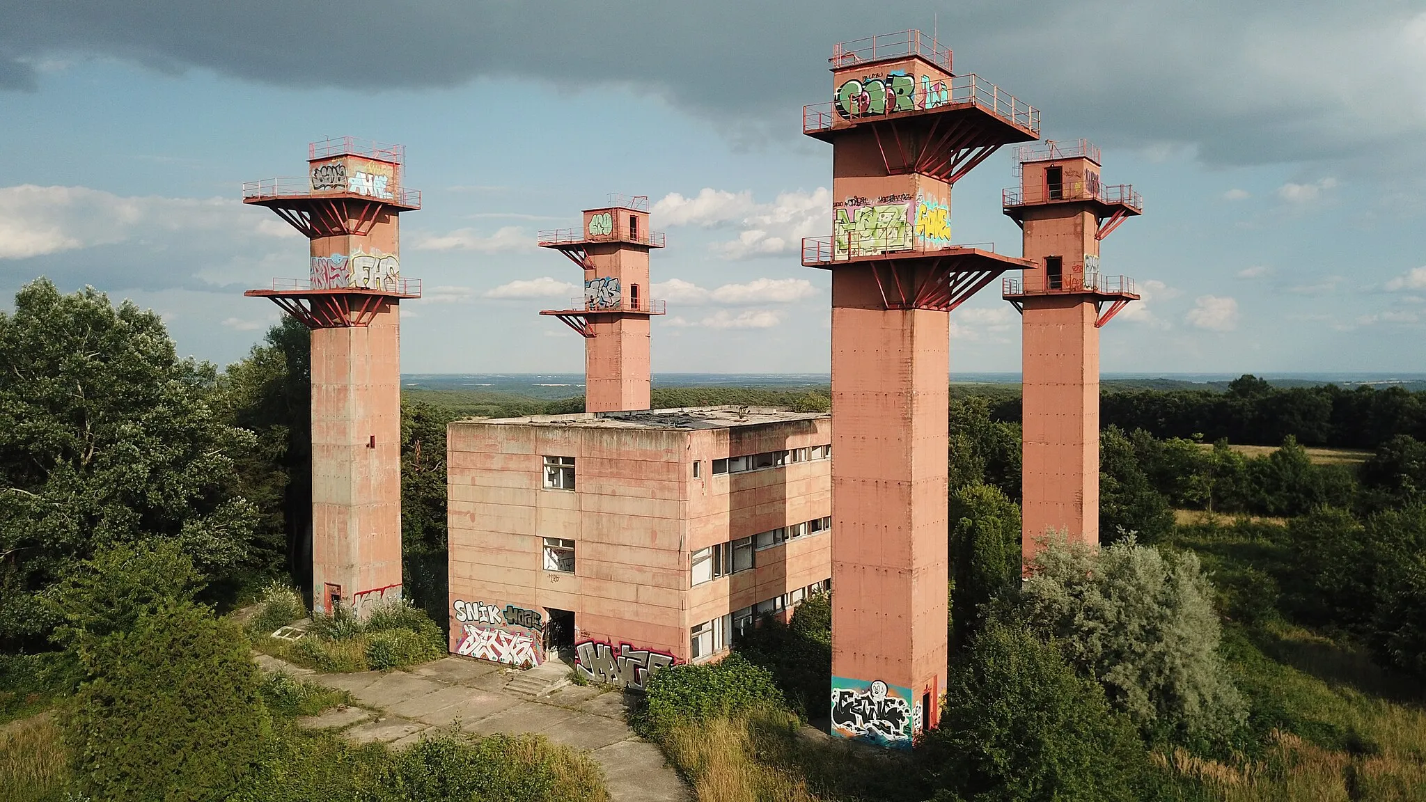 Photo showing: BARS 501 troposcatter communication station (Galgamácsa, Hungary)