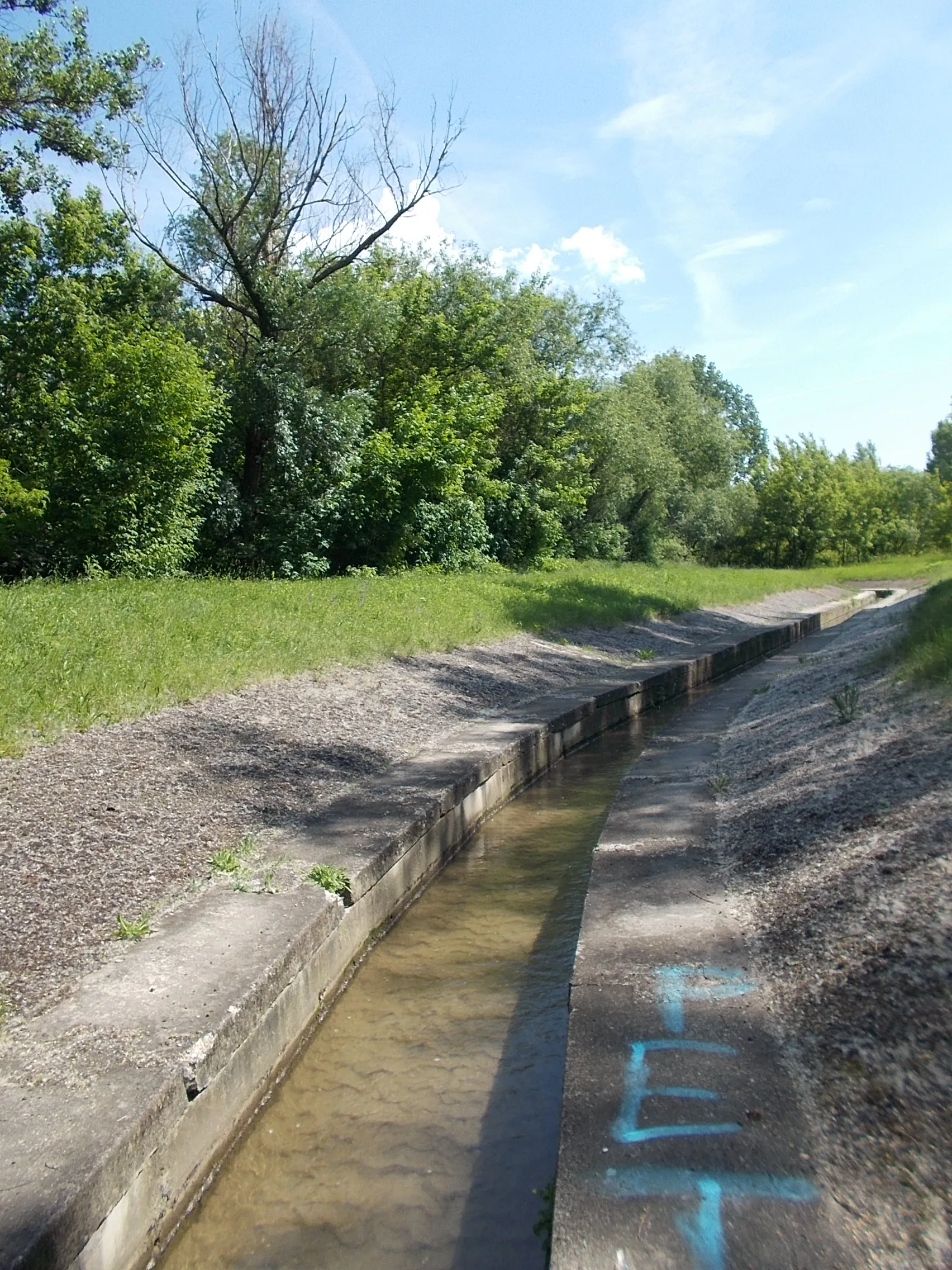 Photo showing: : Csömöri Stream. - close to Külső Szilágyi út, Káposztásmegyer neighborhood, 4 district of Budapest,Hungary.