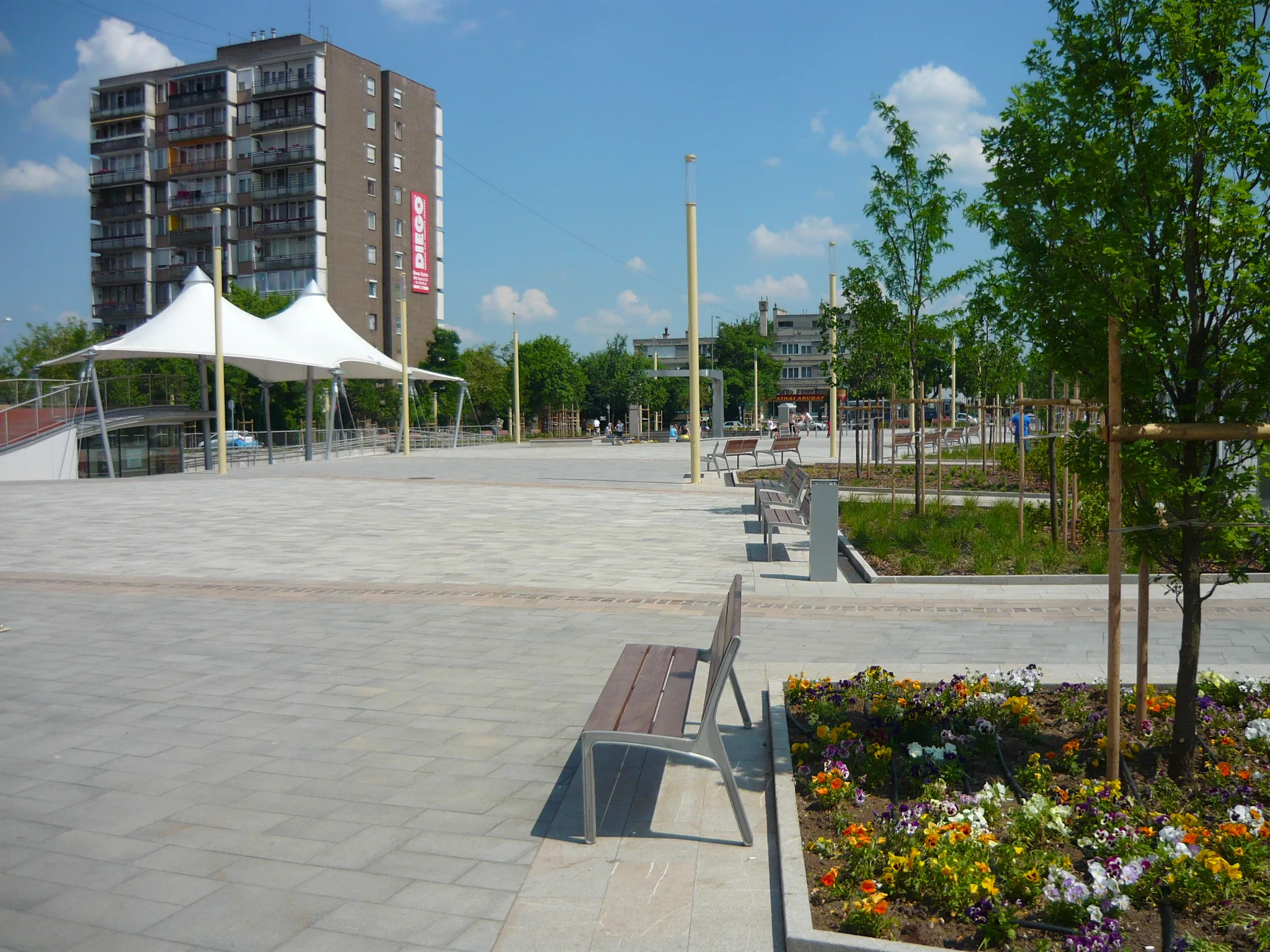 Photo showing: The new main square at Rákoskeresztúr, Budapest