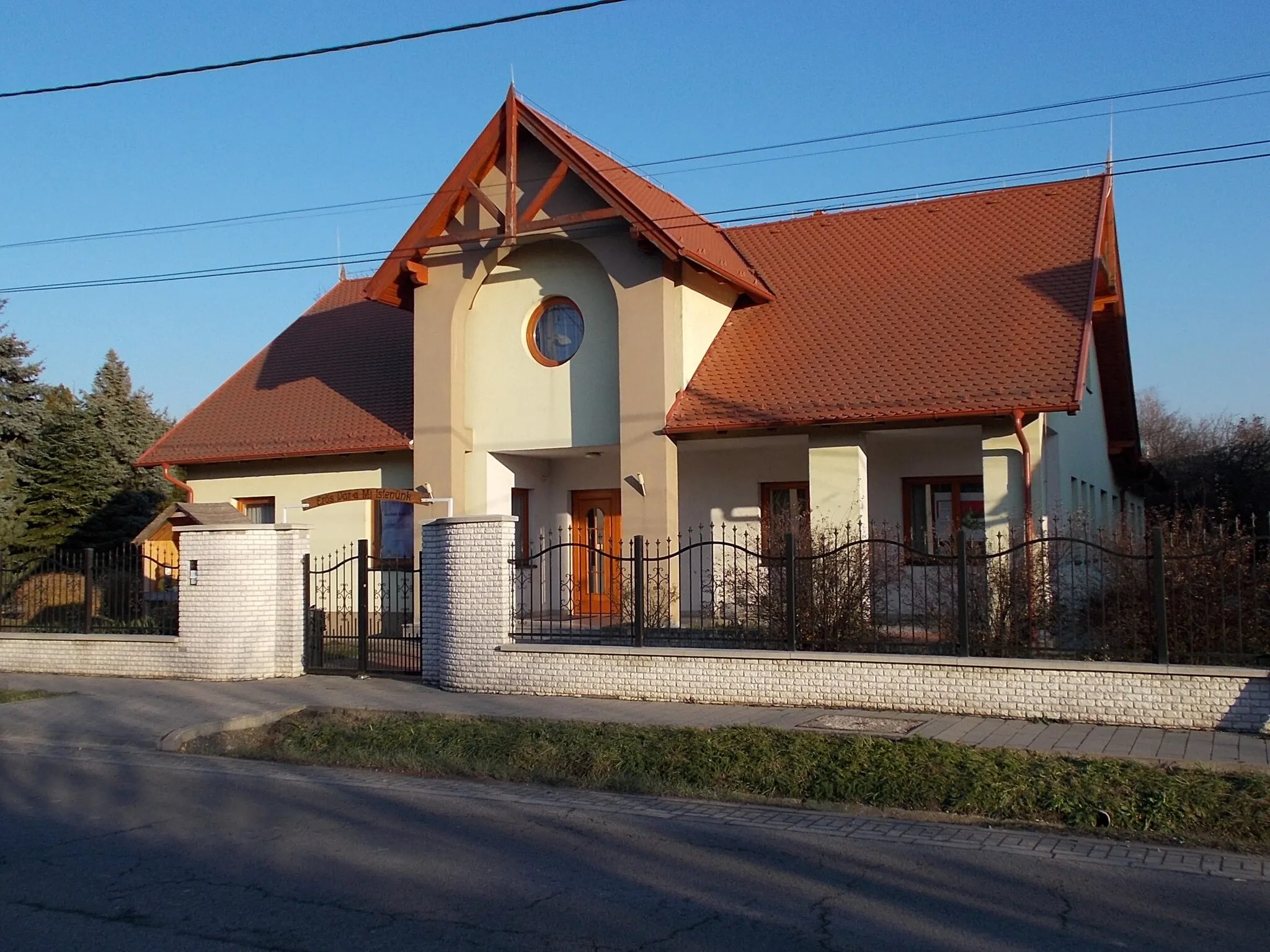 Photo showing: : Lutheran congregation/assembly house.  - 53-55 Batthyány Ilona utca, Cinkota neighborhood, 16th district of Budapest.