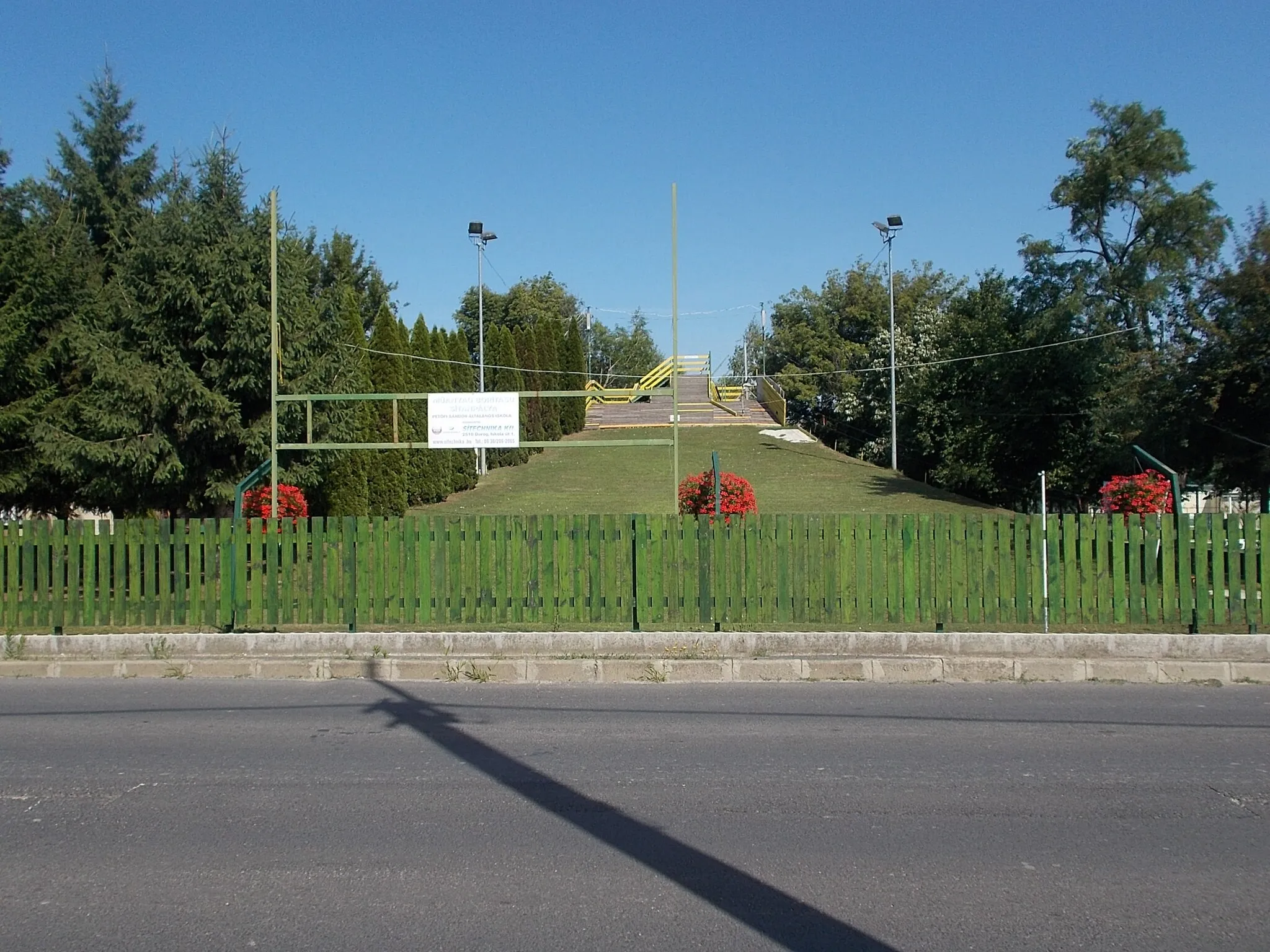 Photo showing: : Buzánszky Jenő Stadion complex, ski school, ski slope. - Komárom-Esztergom County, Hungary.