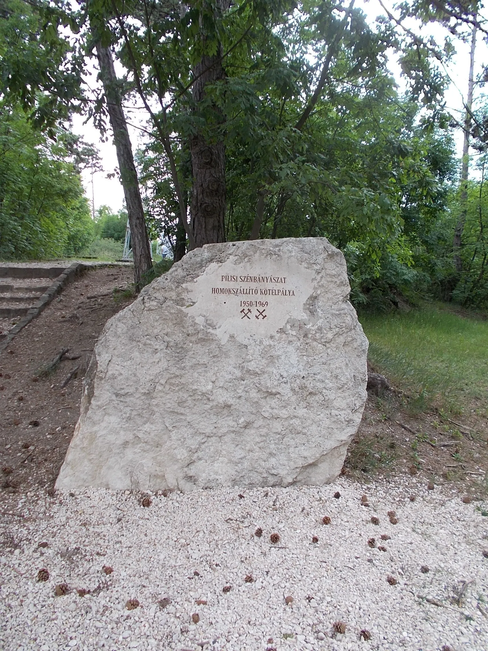 Photo showing: : Pilis mountain coal mining sand transport ropeway conveyor  1950-1969 memorial stone, Zsíros Hill, Nagykovácsi, Pest County, Hungary.