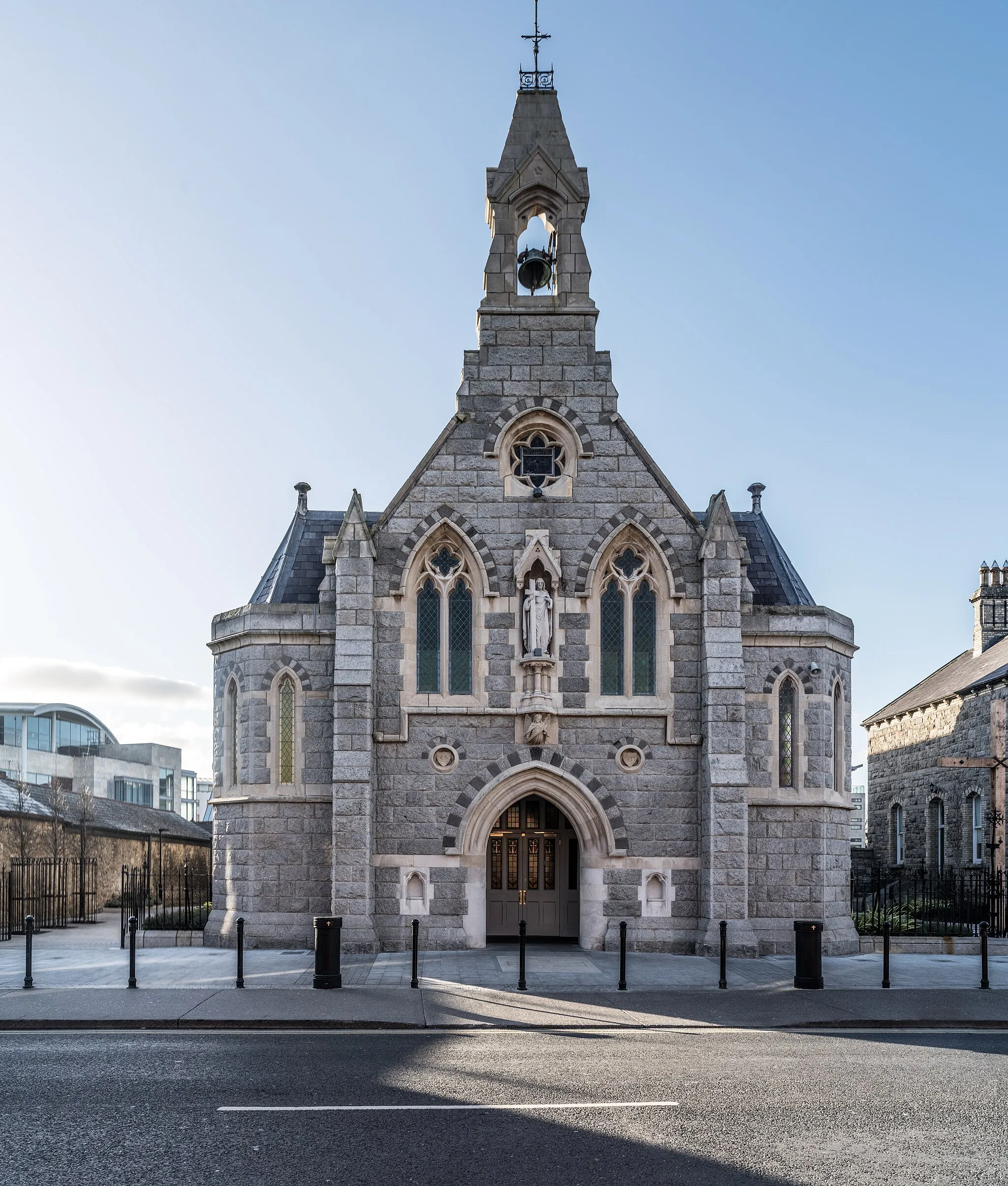 Photo showing: Holy Cross Church, Dundrum