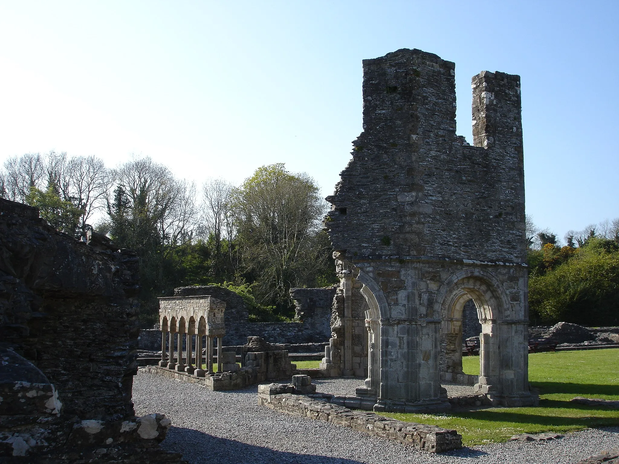 Photo showing: Mellifont Abbey 13th century lavabo