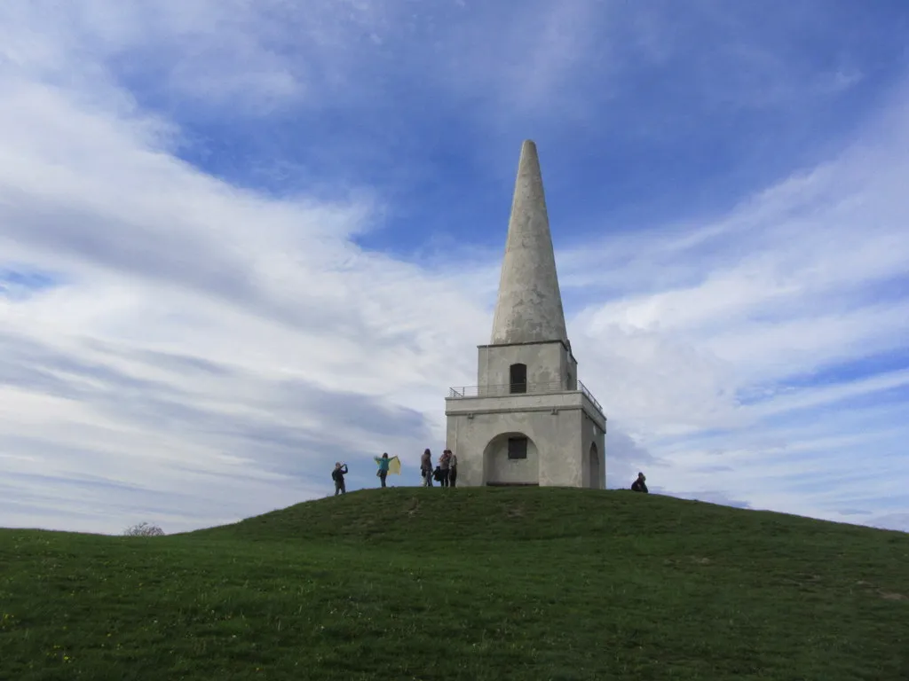 Photo showing: Mount Mapas Obelisk, Victoria Hill, Killiney