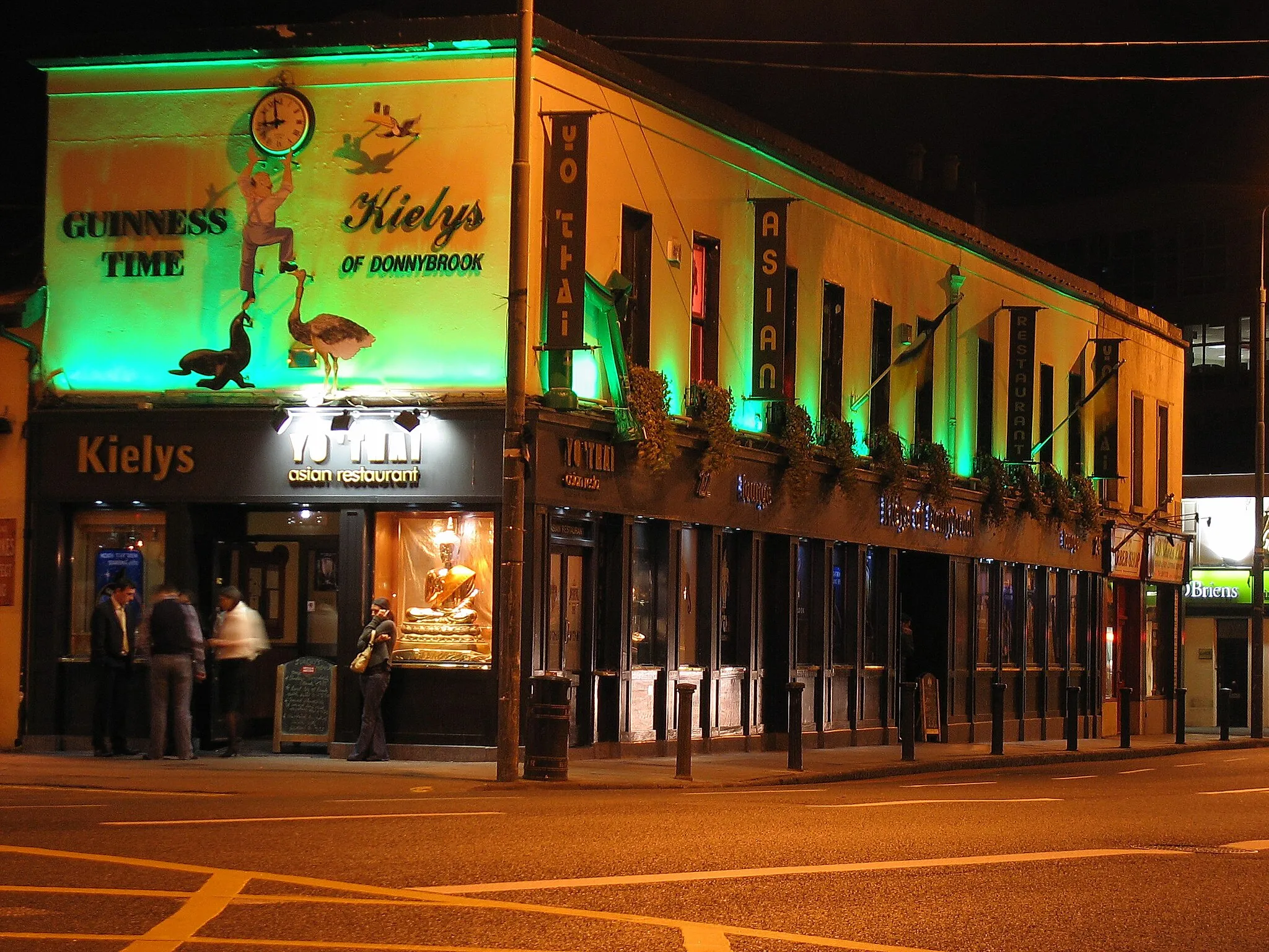 Photo showing: Kiely's pub in Donnybrook, Dublin.