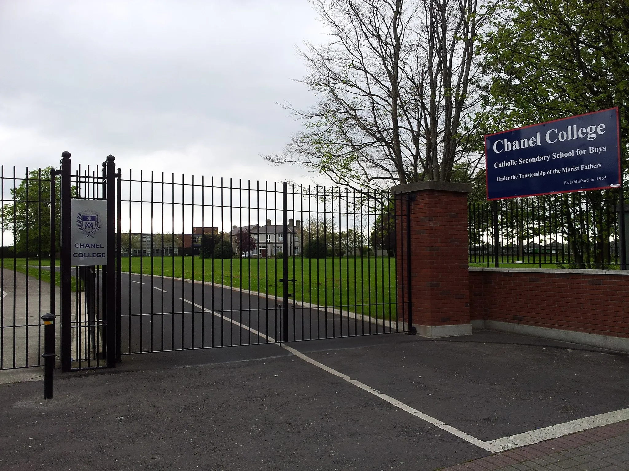 Photo showing: Chanel College, Dublin