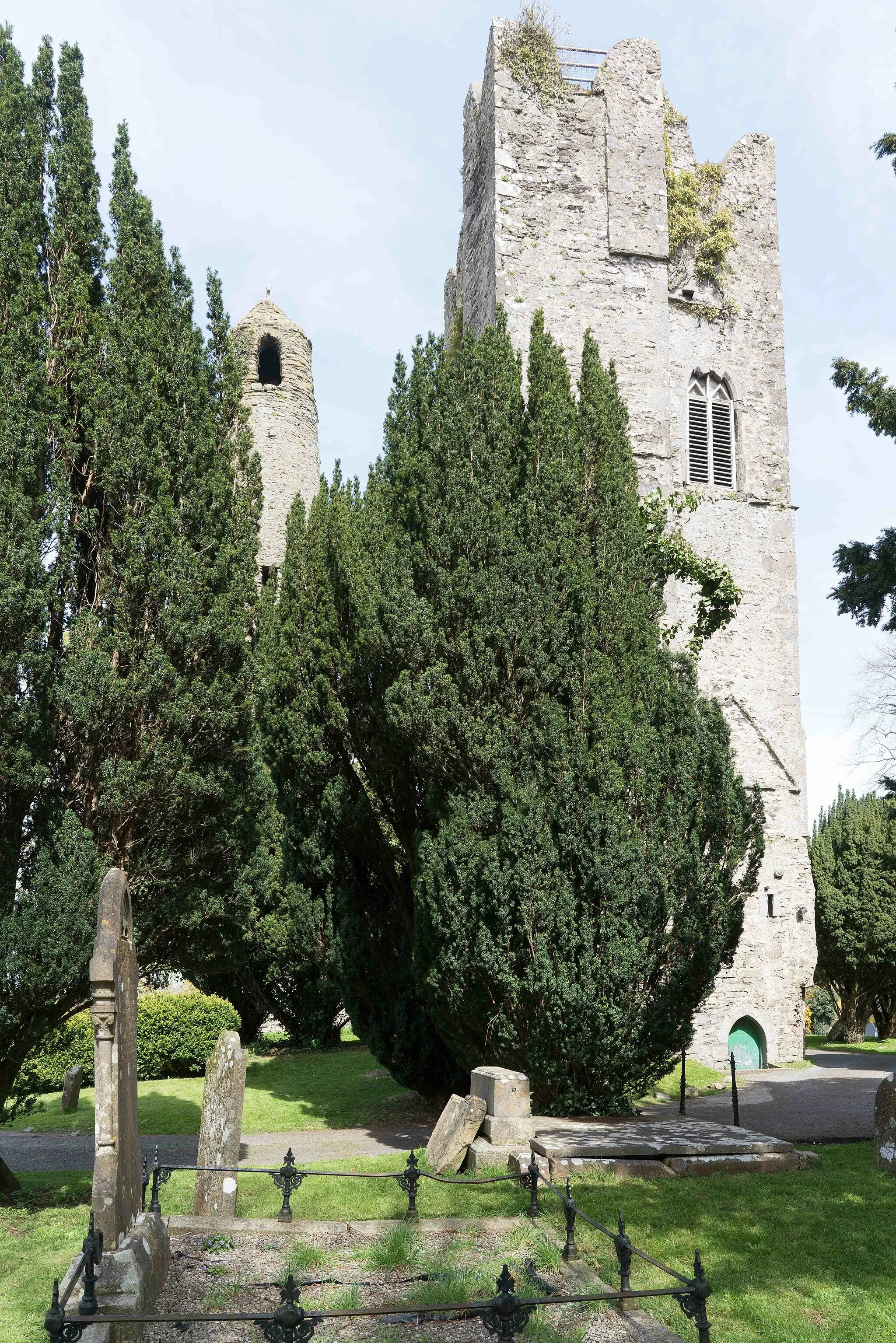 Photo showing: St. Columba's Church and grounds in Swords, Dublin, Ireland