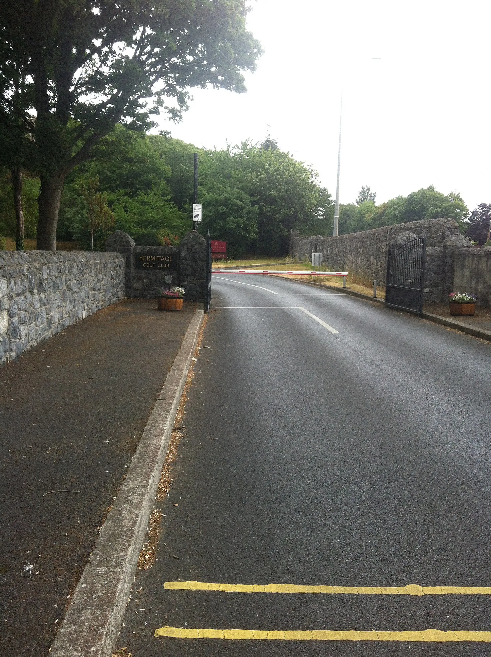 Photo showing: This is a photograph of the entrance to Hermitage Golf Club in Lucan, Co. Dublin