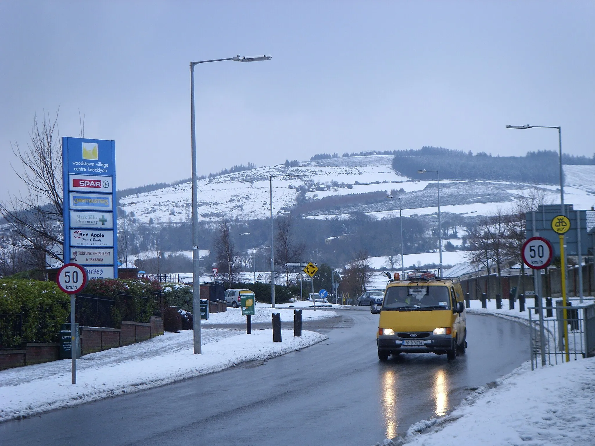 Photo showing: Ballycullen Road near en:Tallaght, en:Ireland on 3 February 2009. Firhouse during the February 2009 snowfall showing Montpellier Hill and the Hell Fire Club.