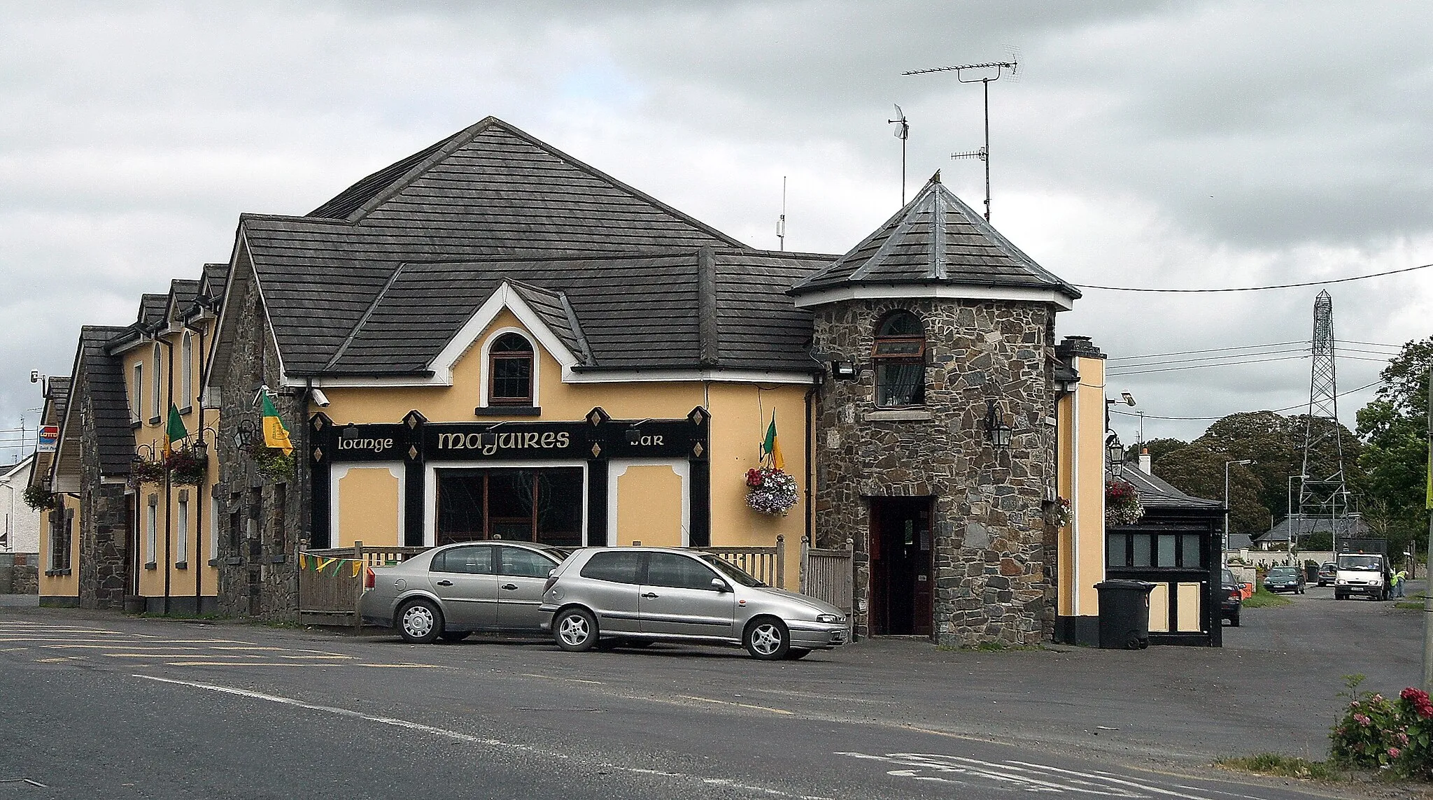 Photo showing: Kentstown, County Meath (2), near to Walterstown, Meath, Ireland.
Maguires pub.