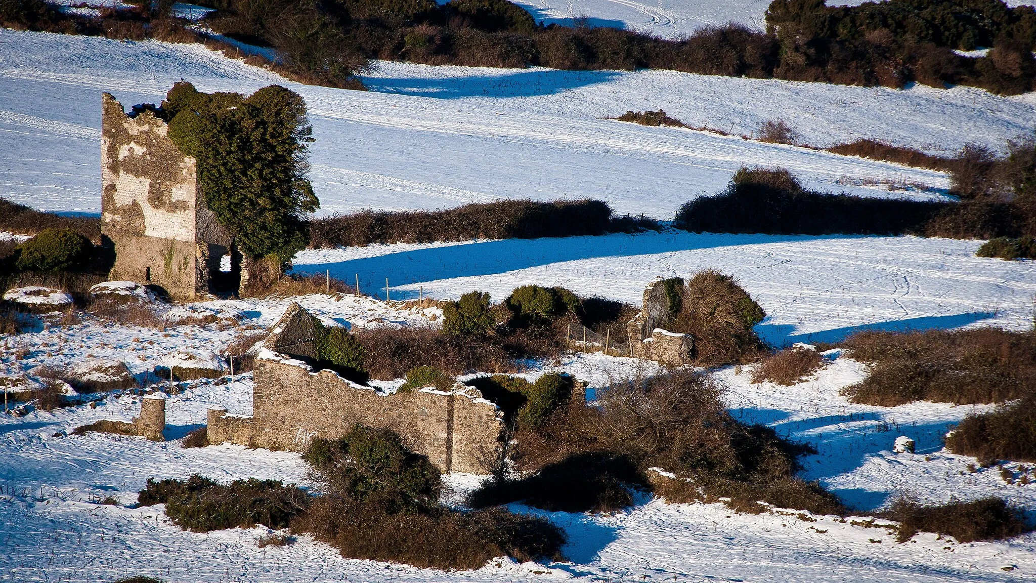 Photo showing: Carthy's Castle, the ruined remains of Dolly Mount, Lord Ely's hunting lodge on the slopes of Mountpelier Hill, Dublin, Ireland