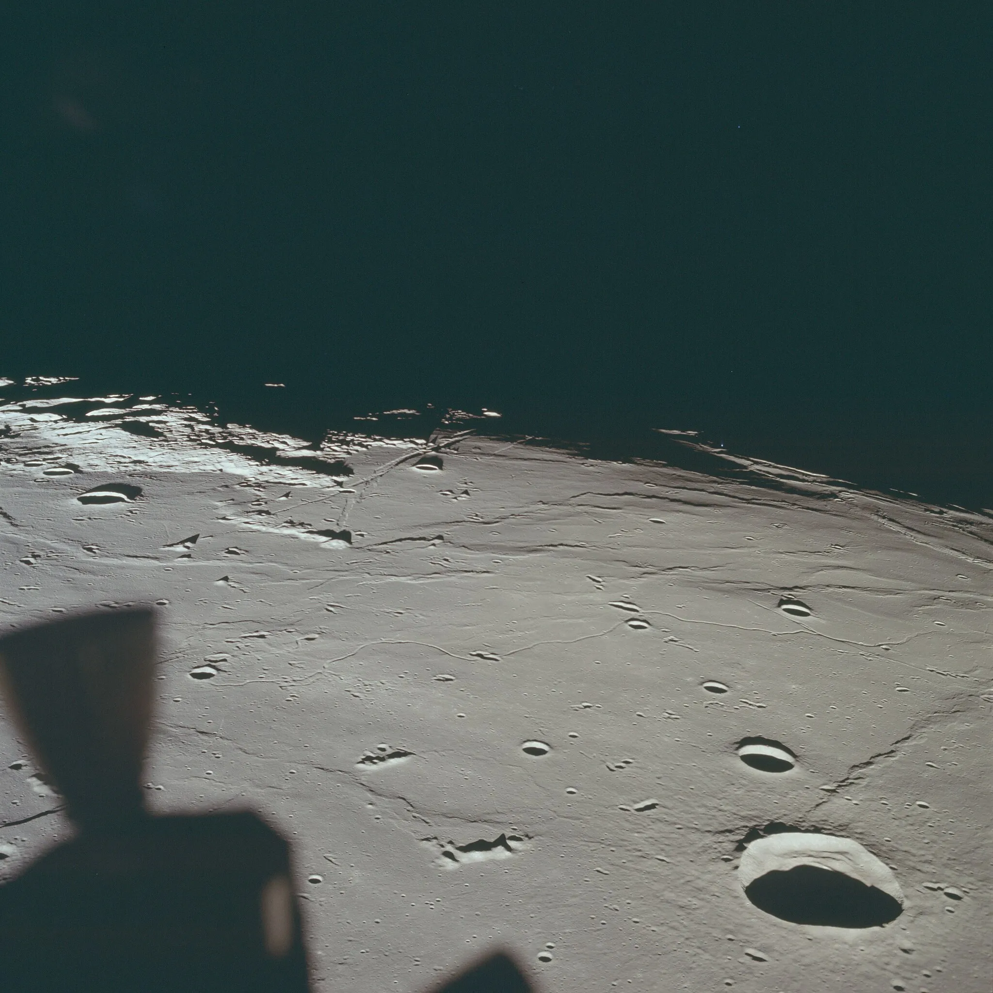 Photo showing: Photo from Apollo 11 mission to the moon.  AS11-37-5437.