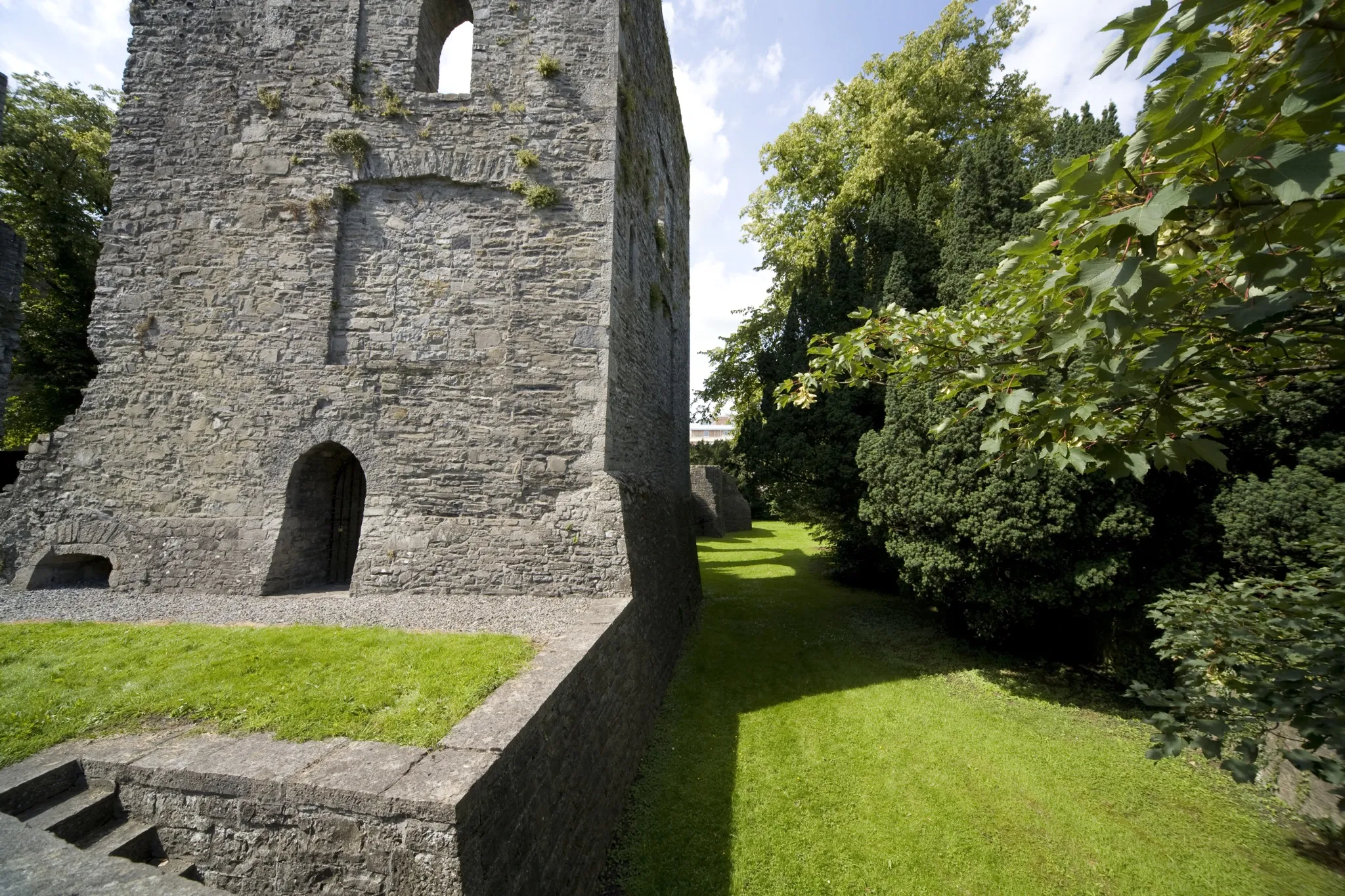 Photo showing: The town is a major historical centre, with Maynooth Castle and Carton House: two former seats of the Dukes of Leinster. The castle was a stronghold of the 16th century historical figure Thomas FitzGerald, 10th Earl of Kildare better known as Silken Thomas. The castle was taken by force in 1535, after the rebellion of the Earl. The town is just inside the western edge of The Pale.
The most important historical buildings in the town are those of St. Patrick's College some of which antedate the foundation of the college, while others are in the late Georgian and neo-Gothic revival style. The new range of buildings was erected by A.W.N. Pugin in 1850 under a commission from then college president Laurence F. Renehan, while the highly important College Chapel was designed and completed by J.J. McCarthy during the presidency of Dr. Robert Browne in 1894.
In the 1920s, the town was the unofficial home to the King's representative in Ireland, Domhnall Ua Buachalla, who declined to take up official residence in the Viceregal Lodge in the Phoenix Park, and whose family operated a hardware store in the town until 2005, the only store with an Irish language name in the town for many years.

The famed Connolly's Folly is also near the town, although it is arguably in Celbridge, as it is much closer to it, but is covered by Maynooth's very large town boundaries.